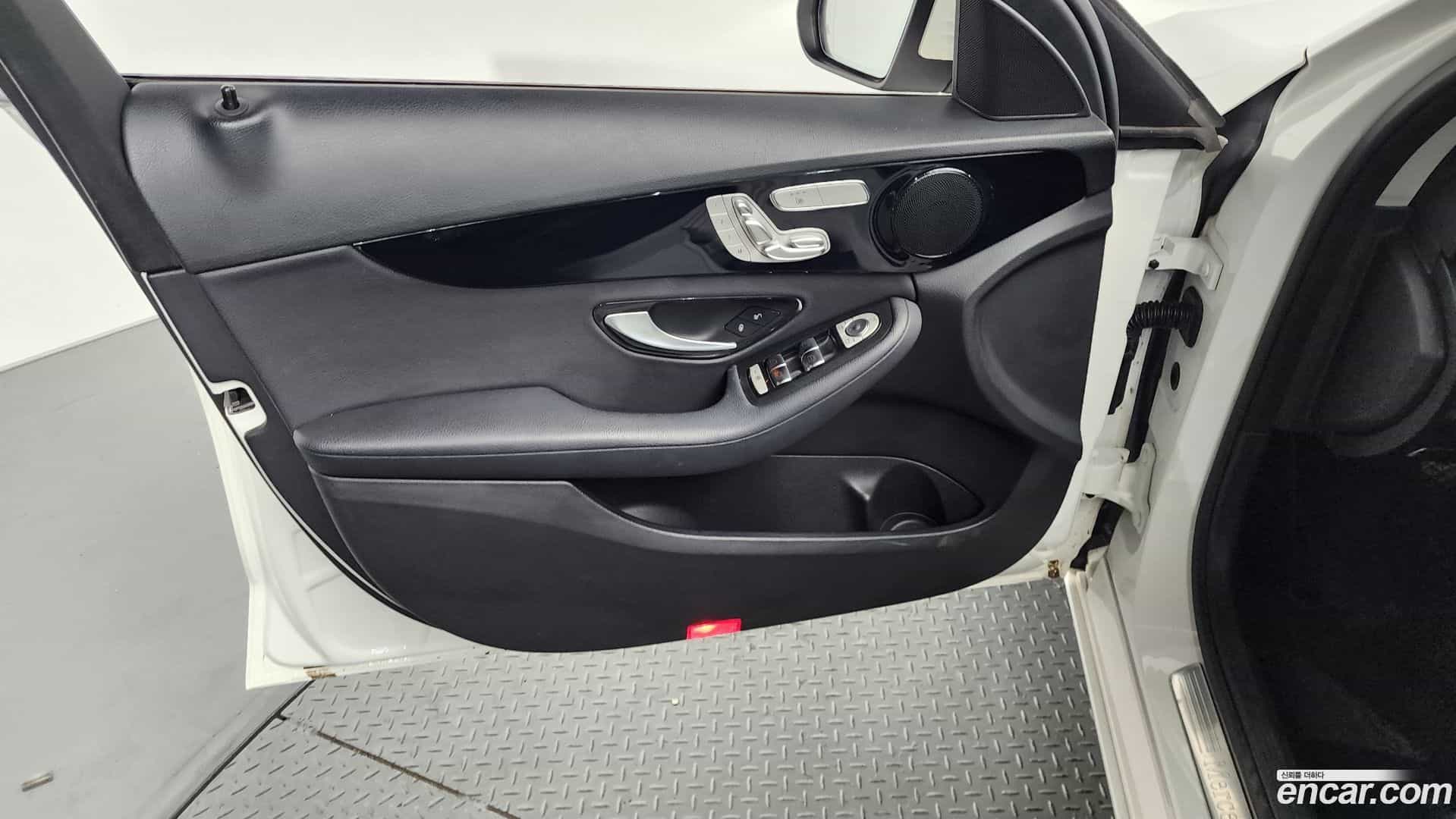 C-Class Mercedes-Benz 2019.8-INNER-034