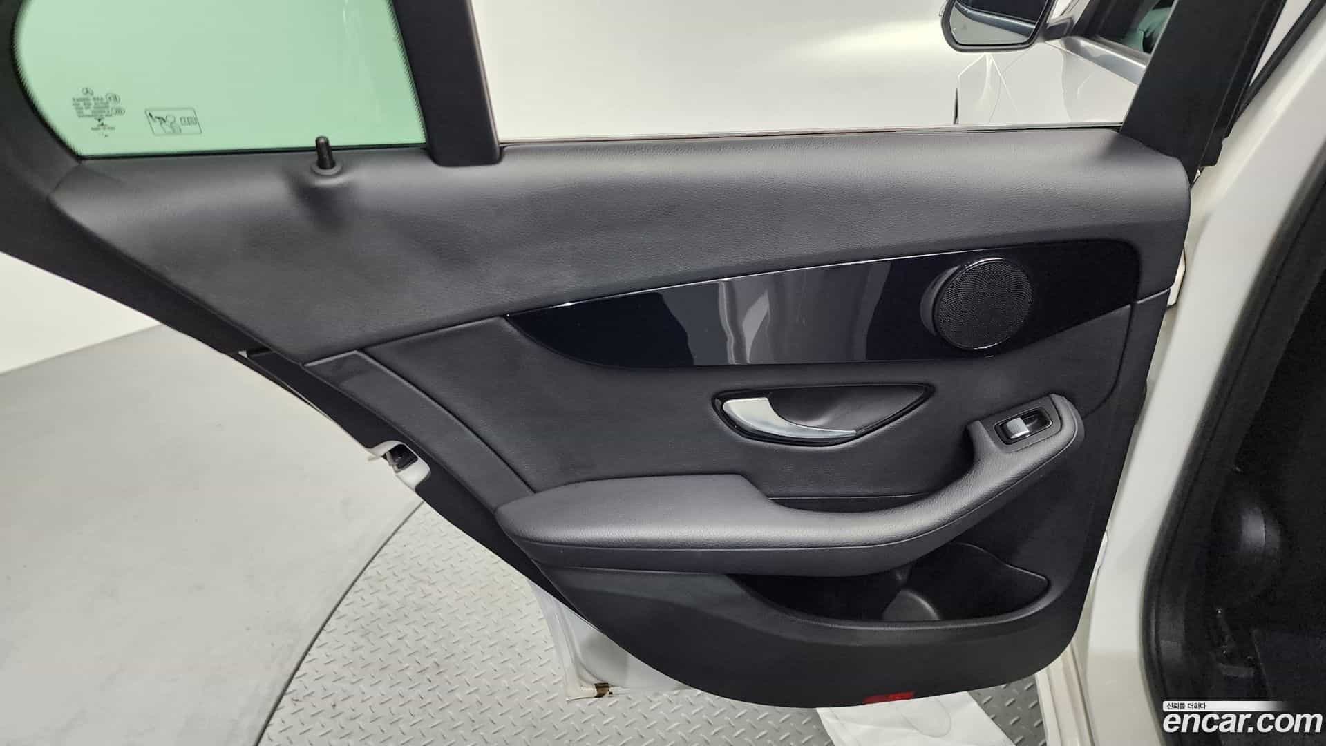 C-Class Mercedes-Benz 2019.8-INNER-035