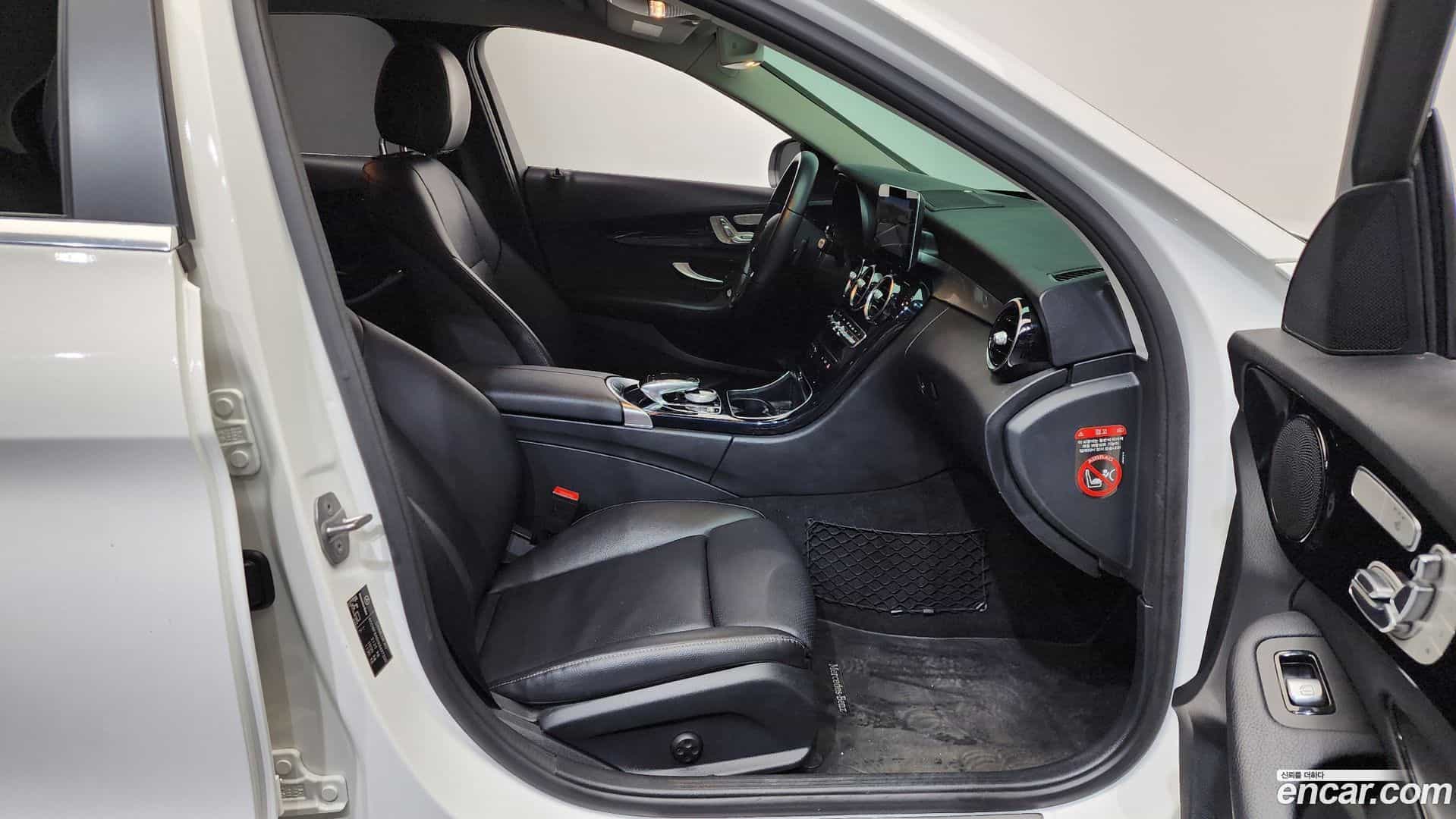 C-Class Mercedes-Benz 2019.8-INNER-036