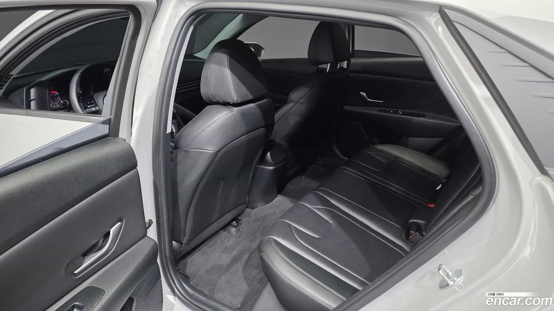 AVANTE Hyundai 2022.2-INNER-036