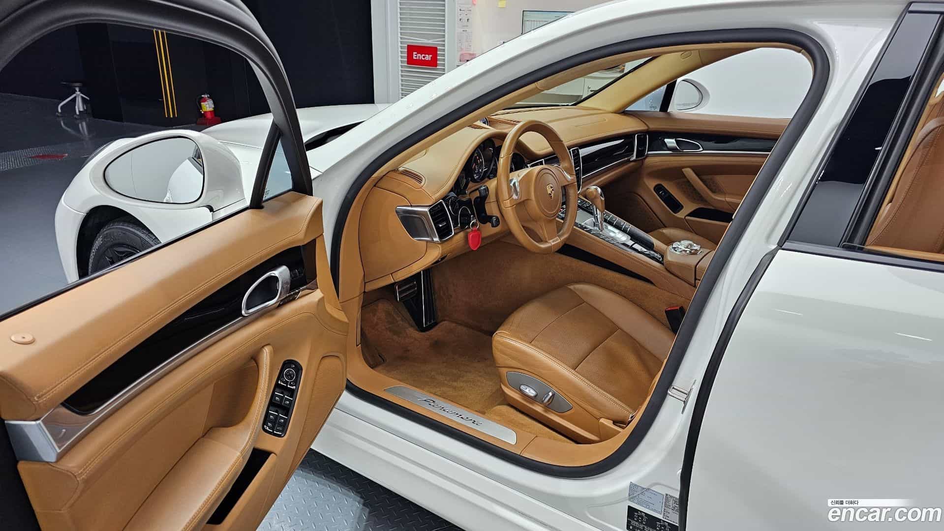 Panamera Porsche 2012.3-INNER-010