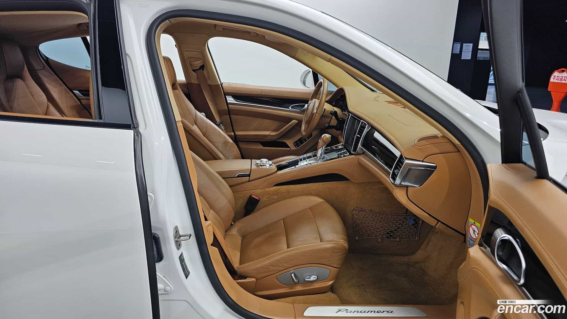 Panamera Porsche 2012.3-OPTION-015