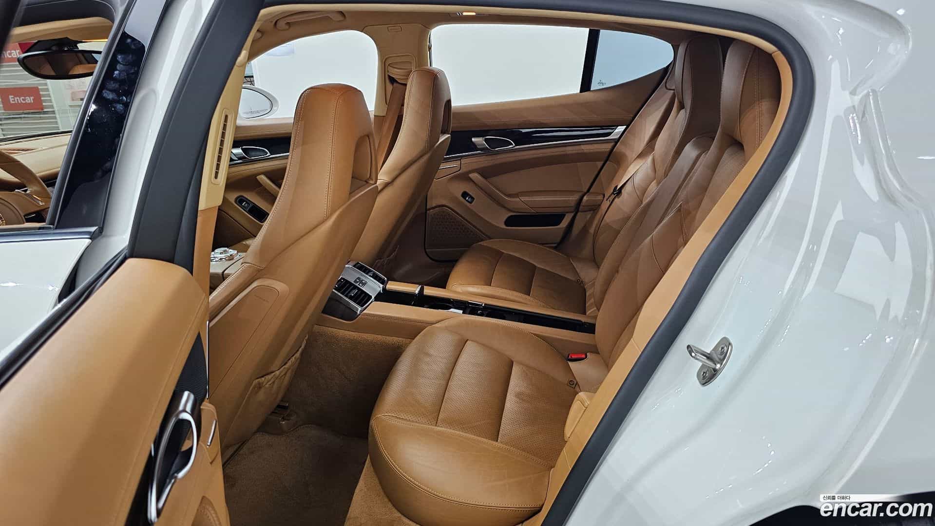 Panamera Porsche 2012.3-OPTION-016