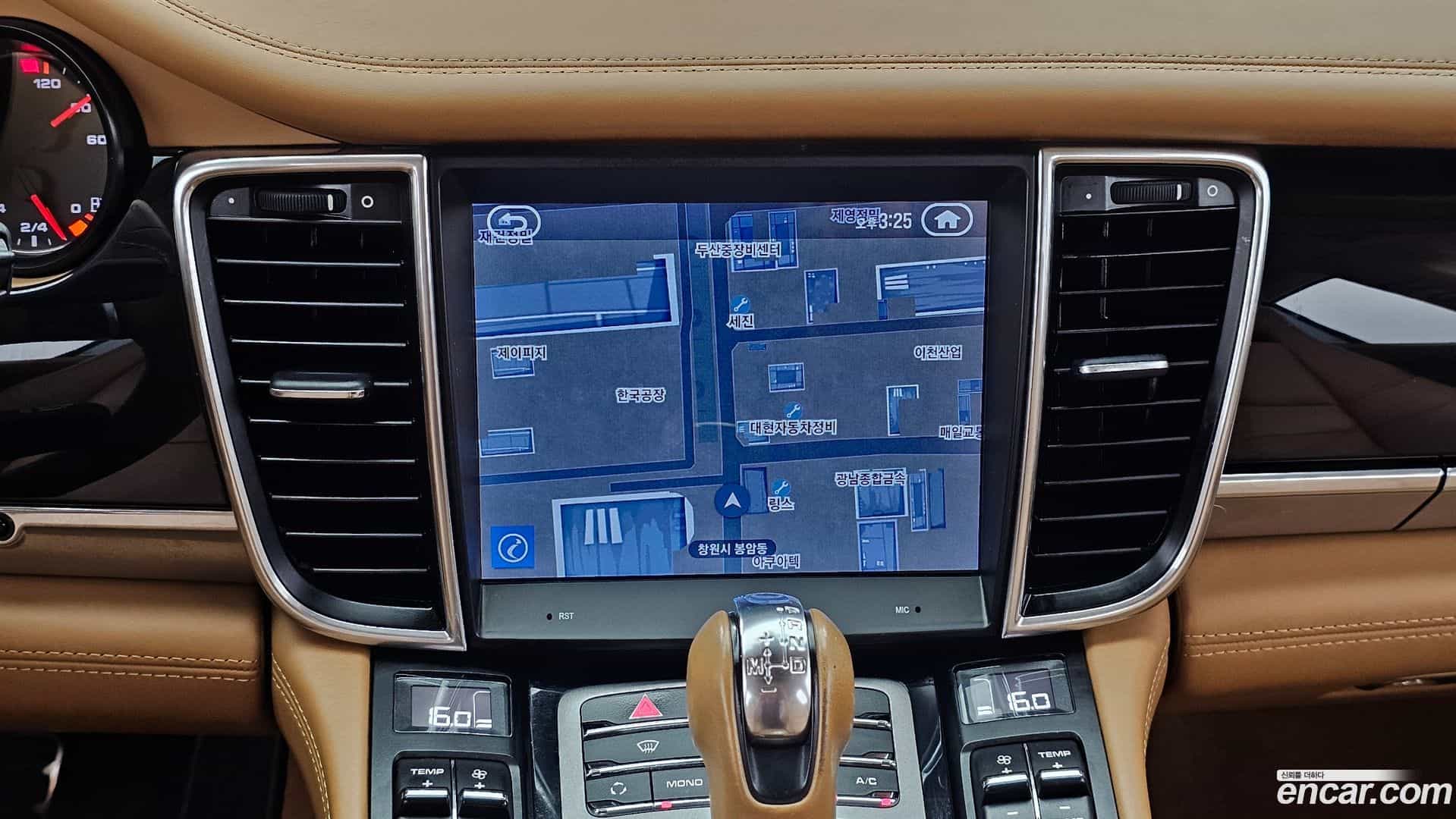 Panamera Porsche 2012.3-OPTION-018