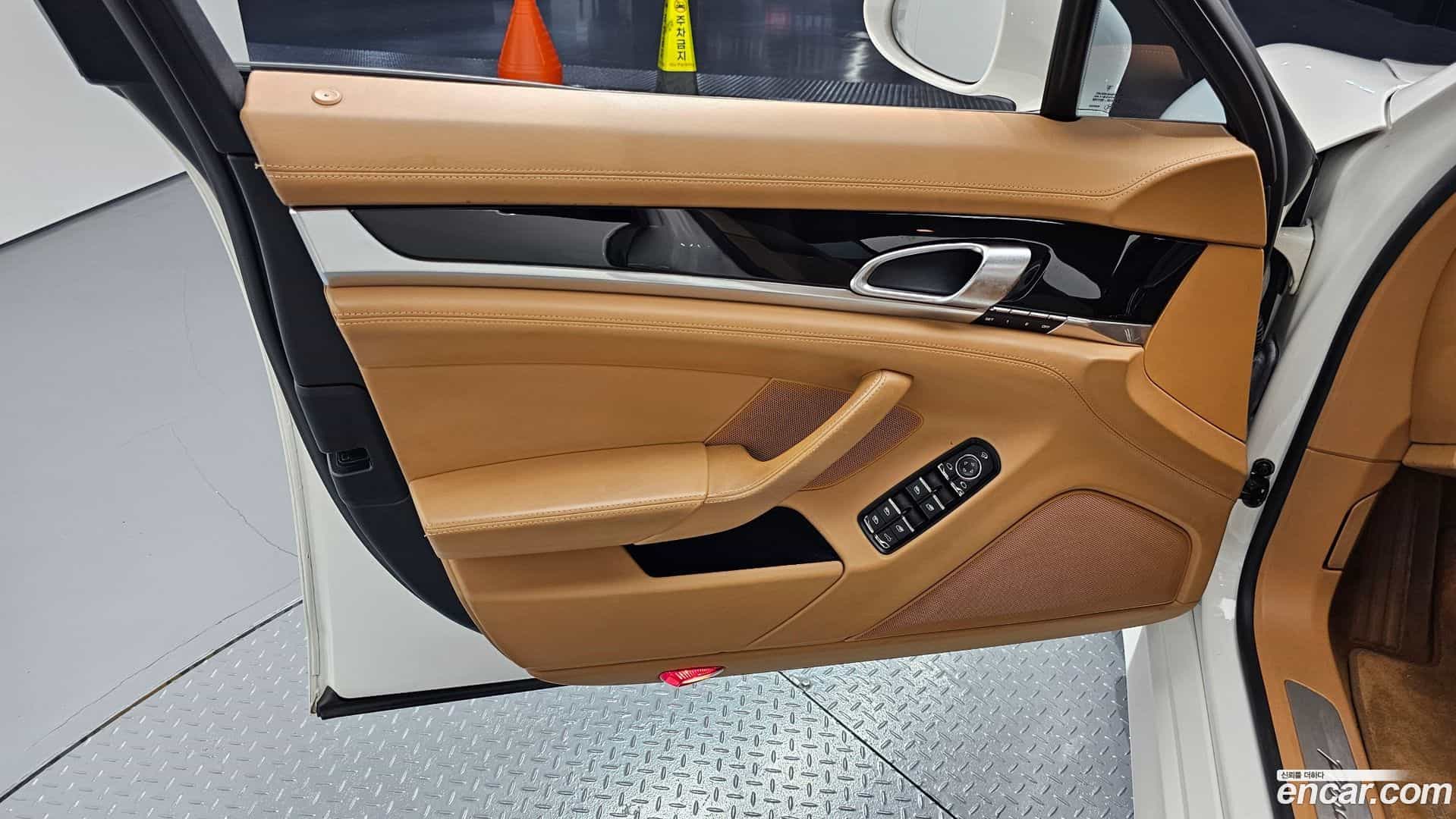 Panamera Porsche 2012.3-INNER-034