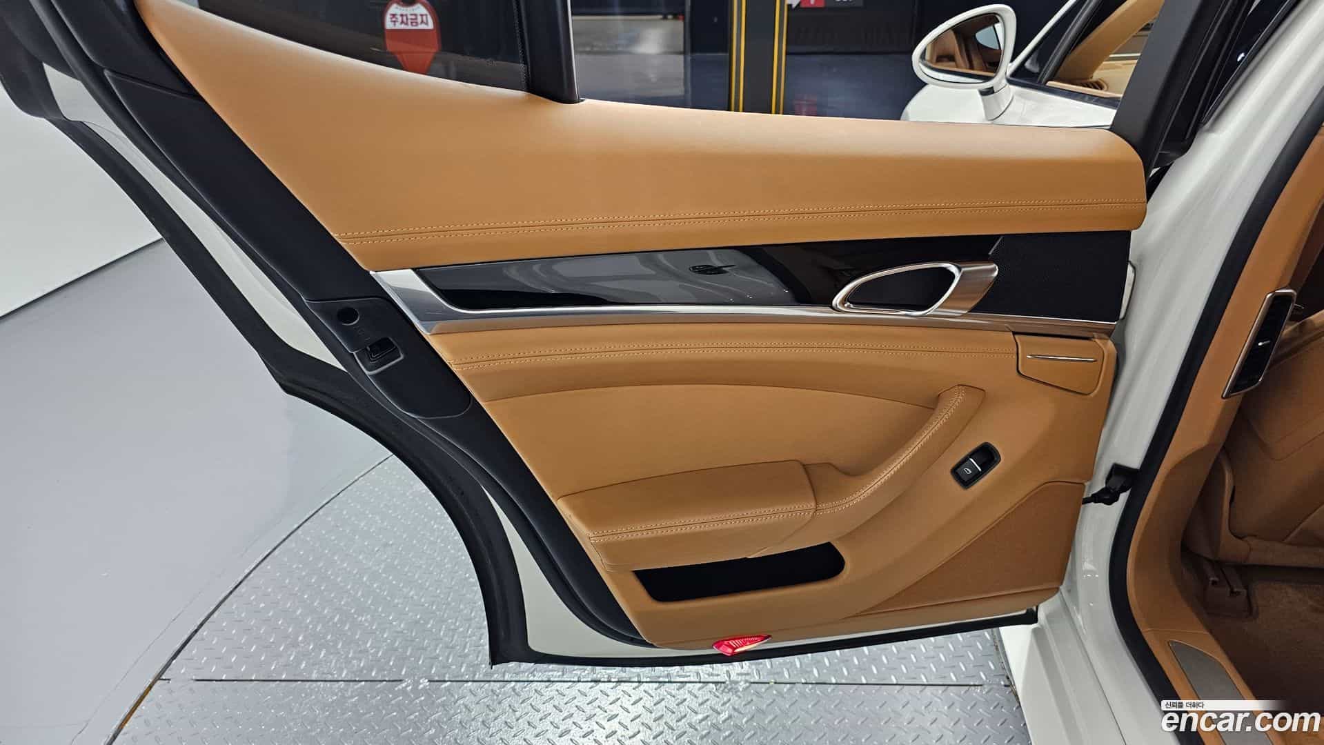 Panamera Porsche 2012.3-INNER-035