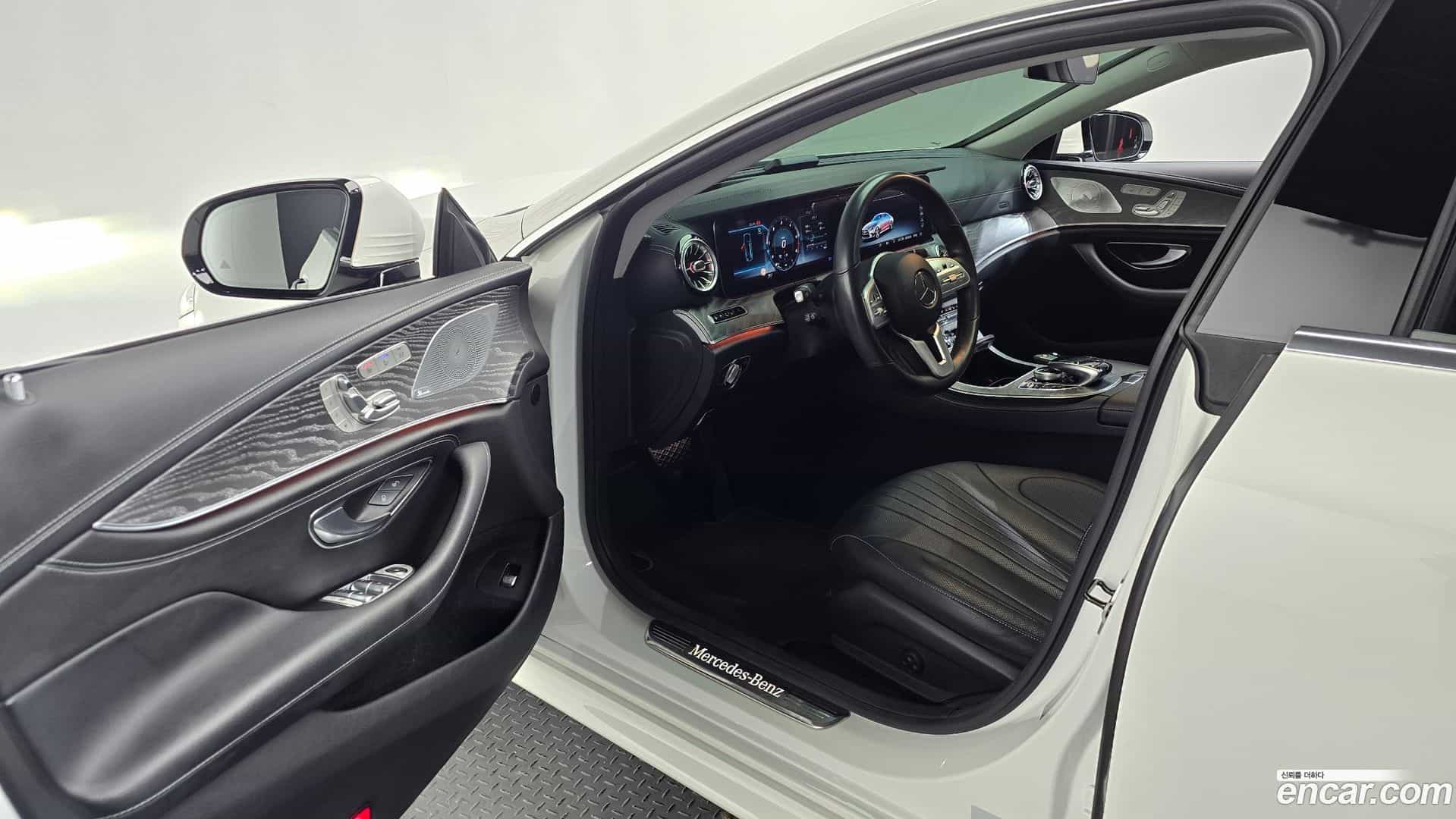 CLS-Class Mercedes-Benz 2019.10-INNER-010