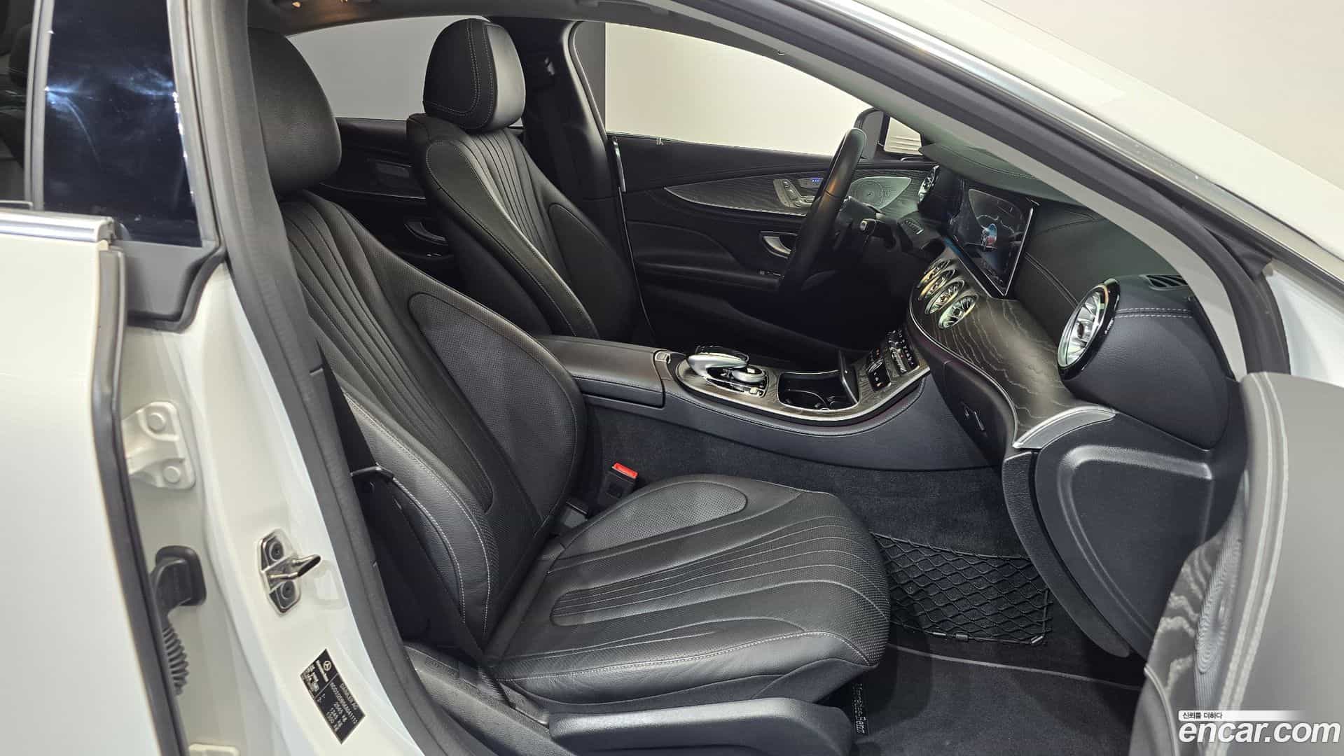 CLS-Class Mercedes-Benz 2019.10-INNER-036