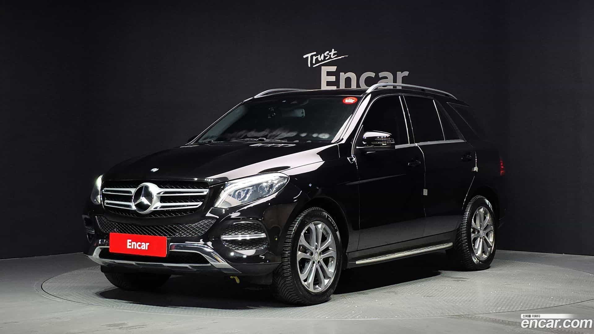 GLE-Class Mercedes-Benz 2016.2-OUTER-001