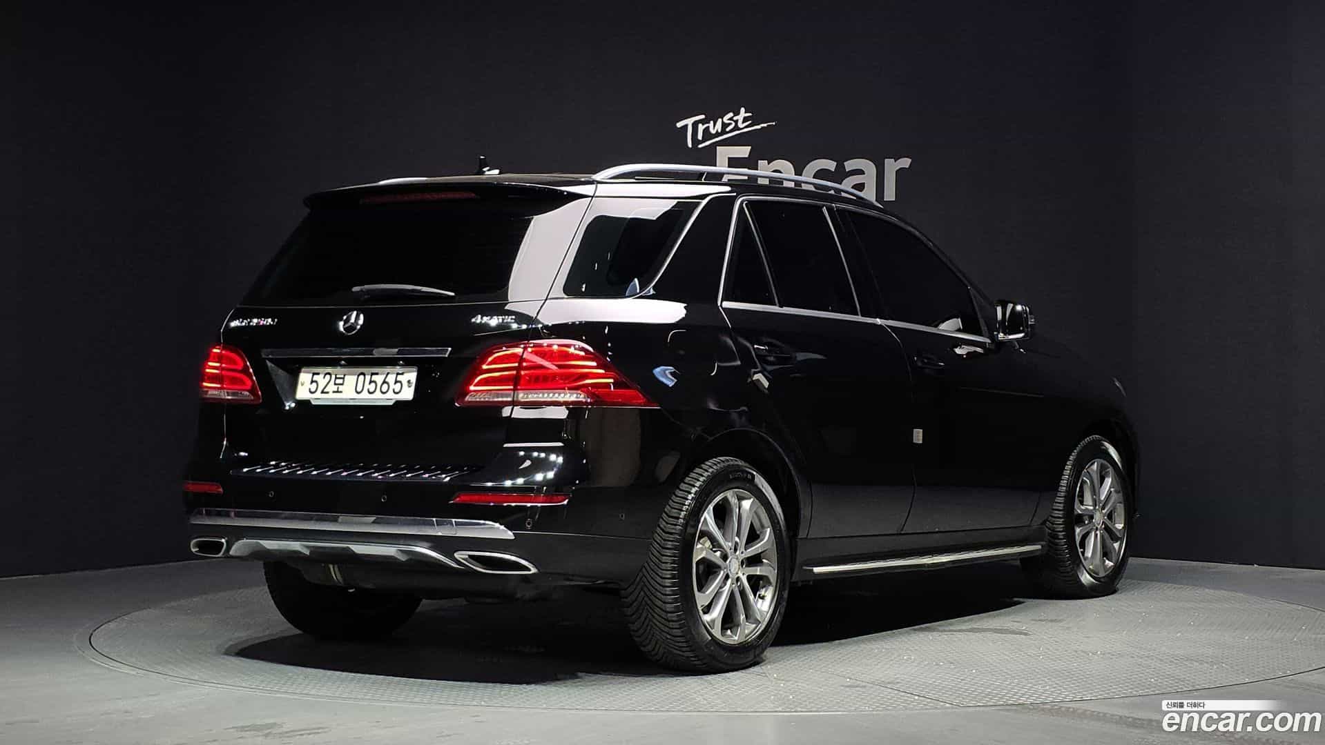 GLE-Class Mercedes-Benz 2016.2-OUTER-002