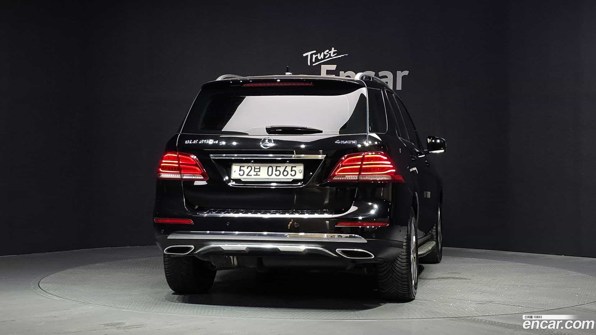 GLE-Class Mercedes-Benz 2016.2-OUTER-004