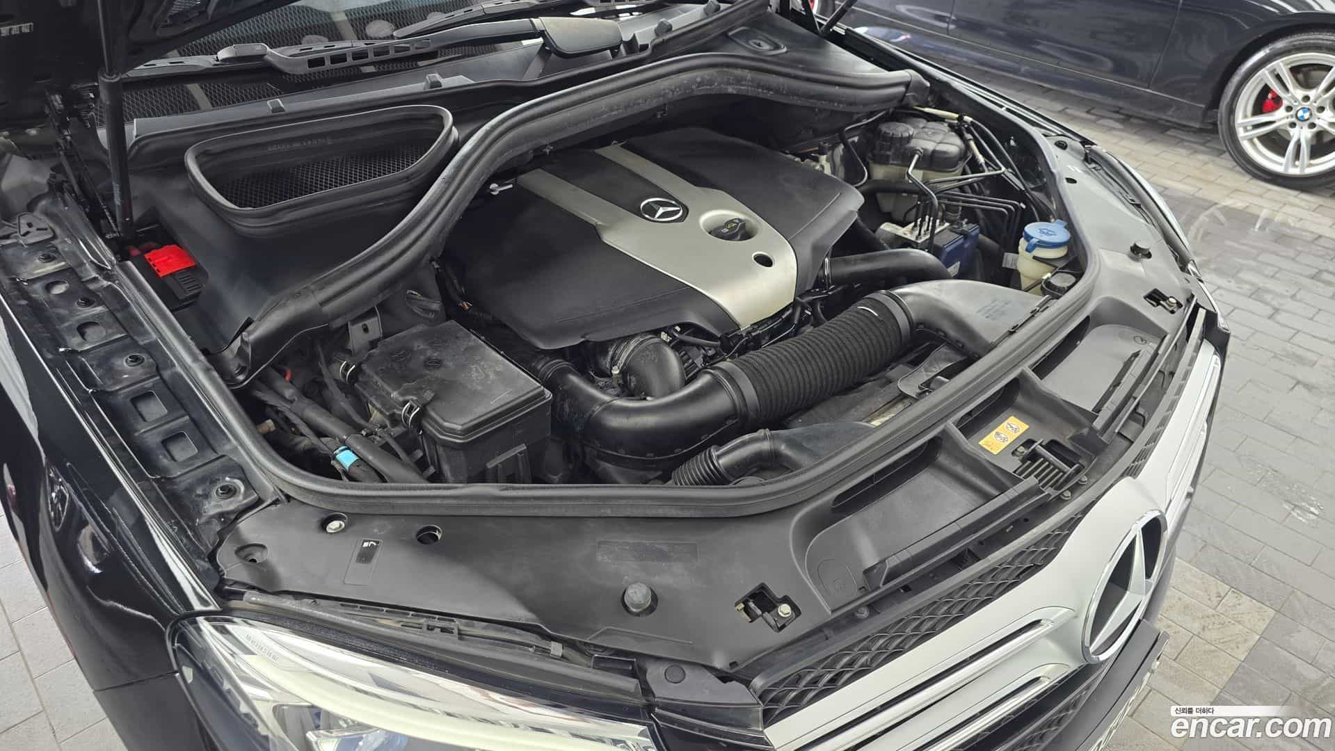 GLE-Class Mercedes-Benz 2016.2-OUTER-006