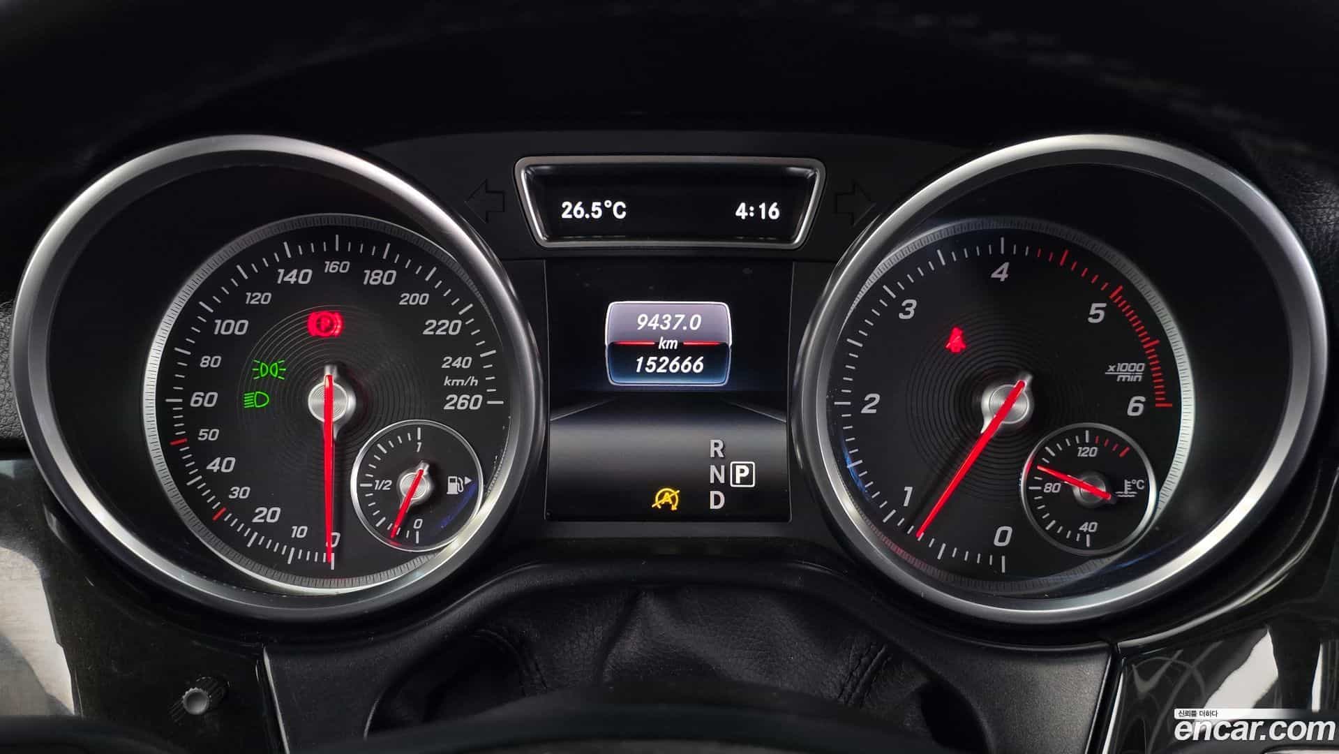 GLE-Class Mercedes-Benz 2016.2-INNER-008