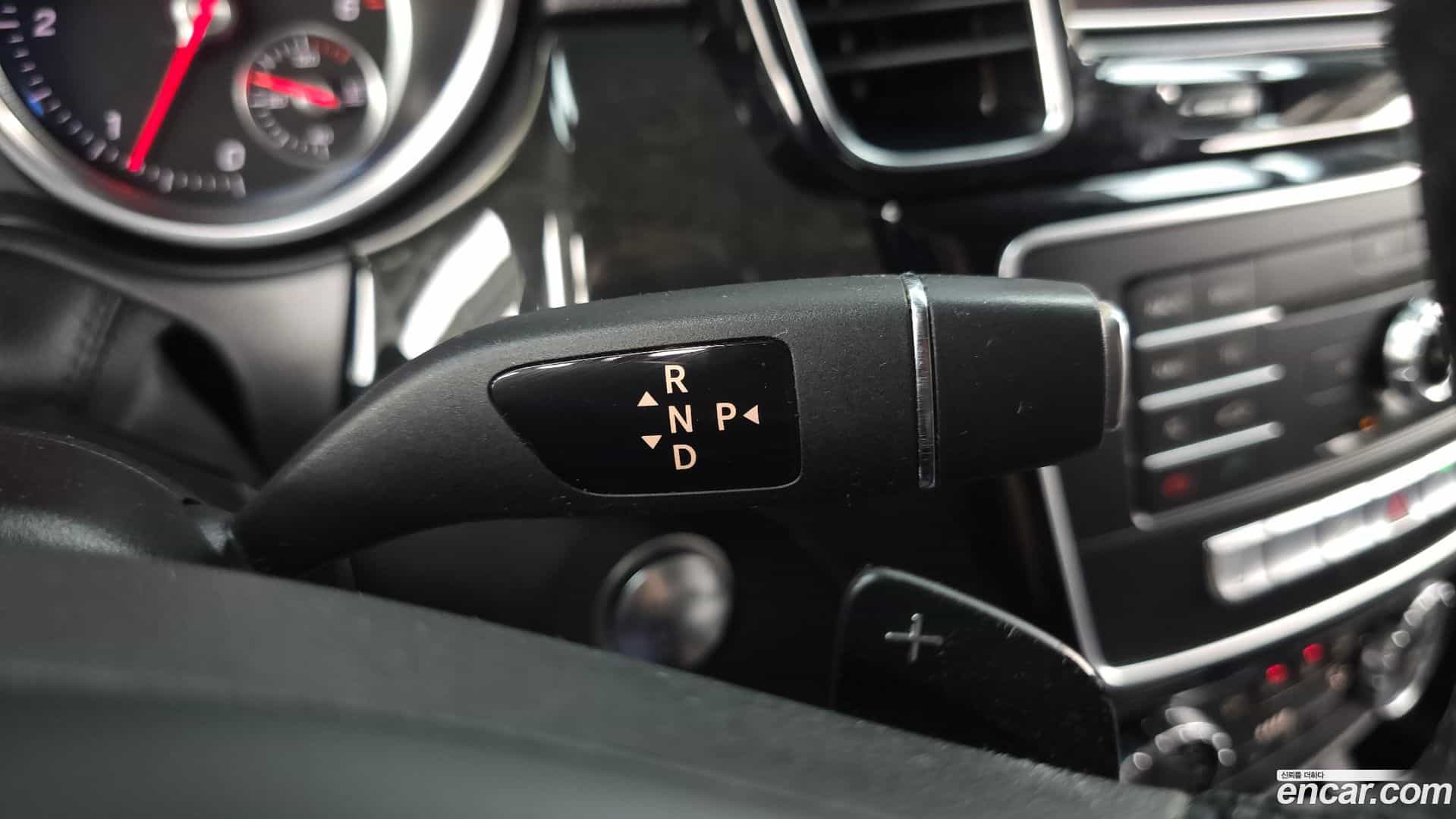 GLE-Class Mercedes-Benz 2016.2-INNER-009