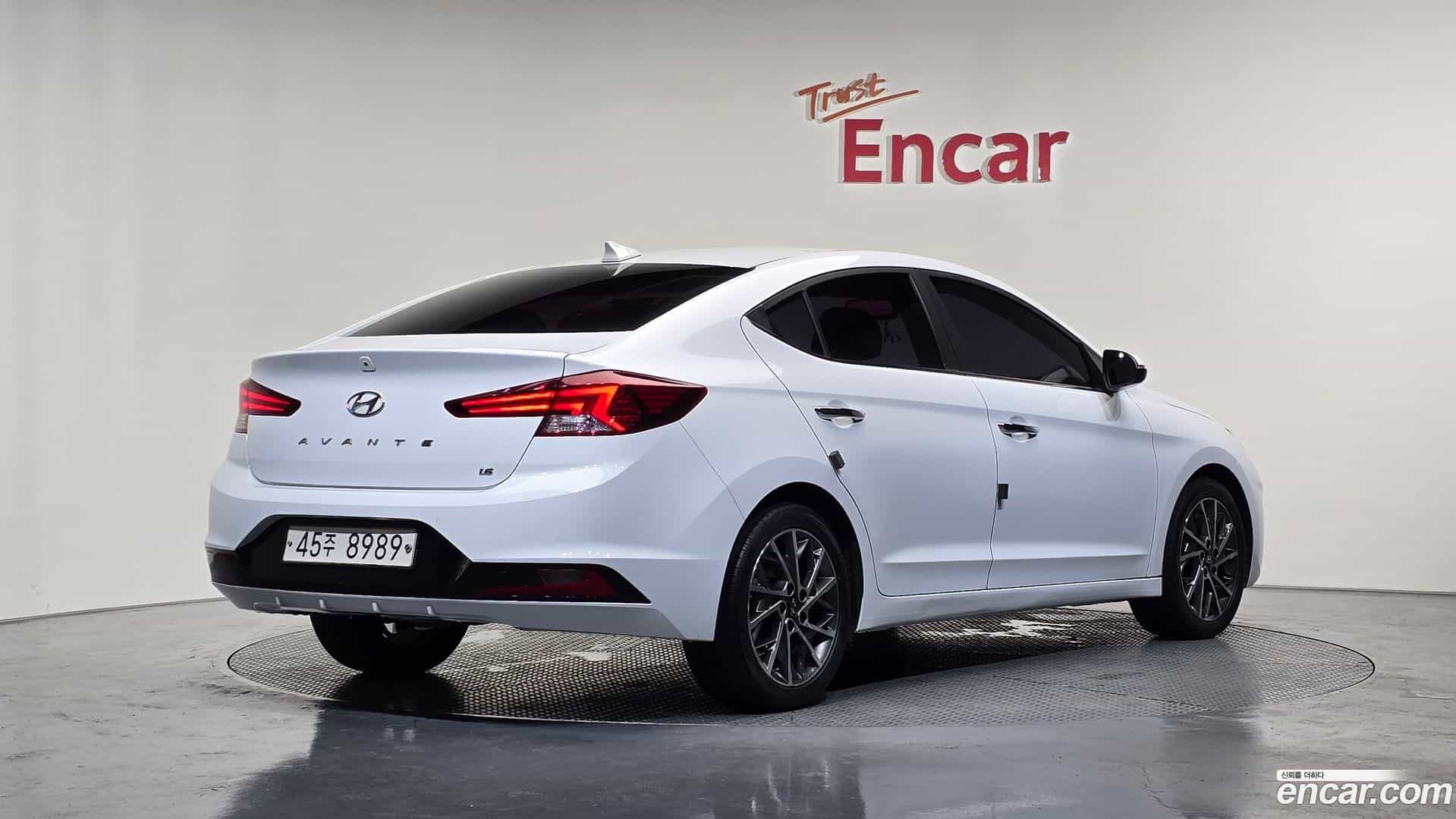 AVANTE Hyundai 2019.0-OUTER-002