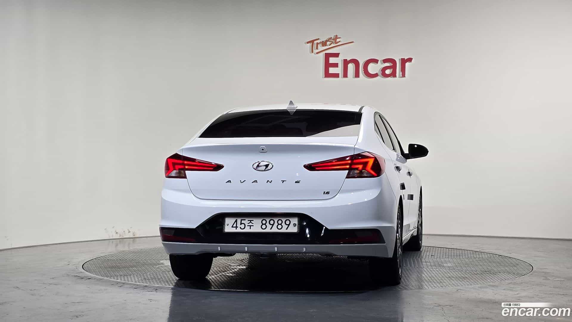 AVANTE Hyundai 2019.0-OUTER-004