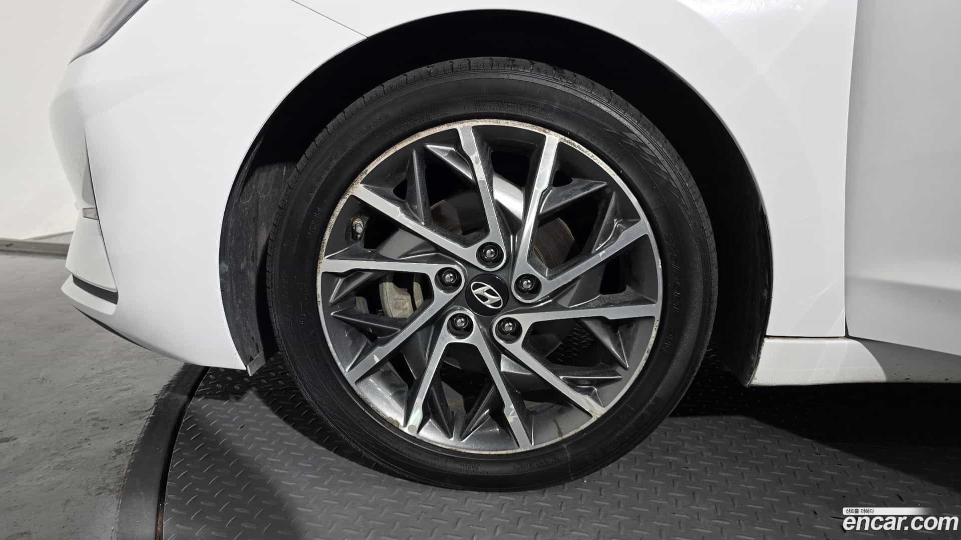 AVANTE Hyundai 2019.0-OUTER-005