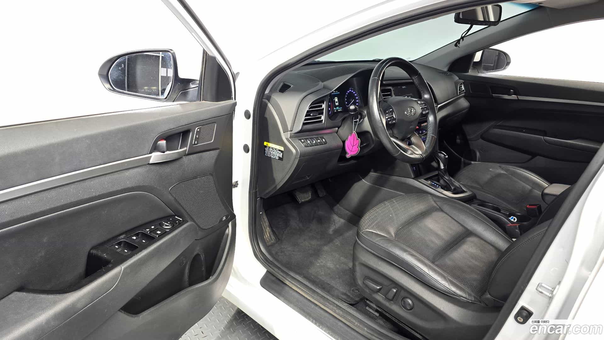 AVANTE Hyundai 2019.0-INNER-010