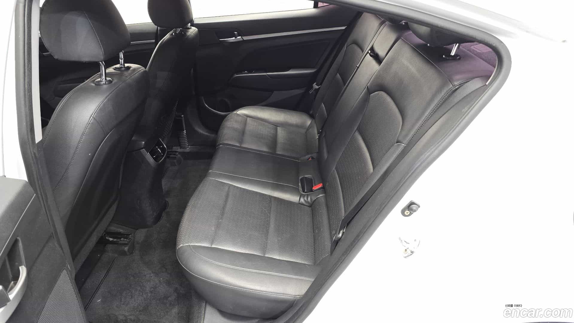 AVANTE Hyundai 2019.0-OPTION-015