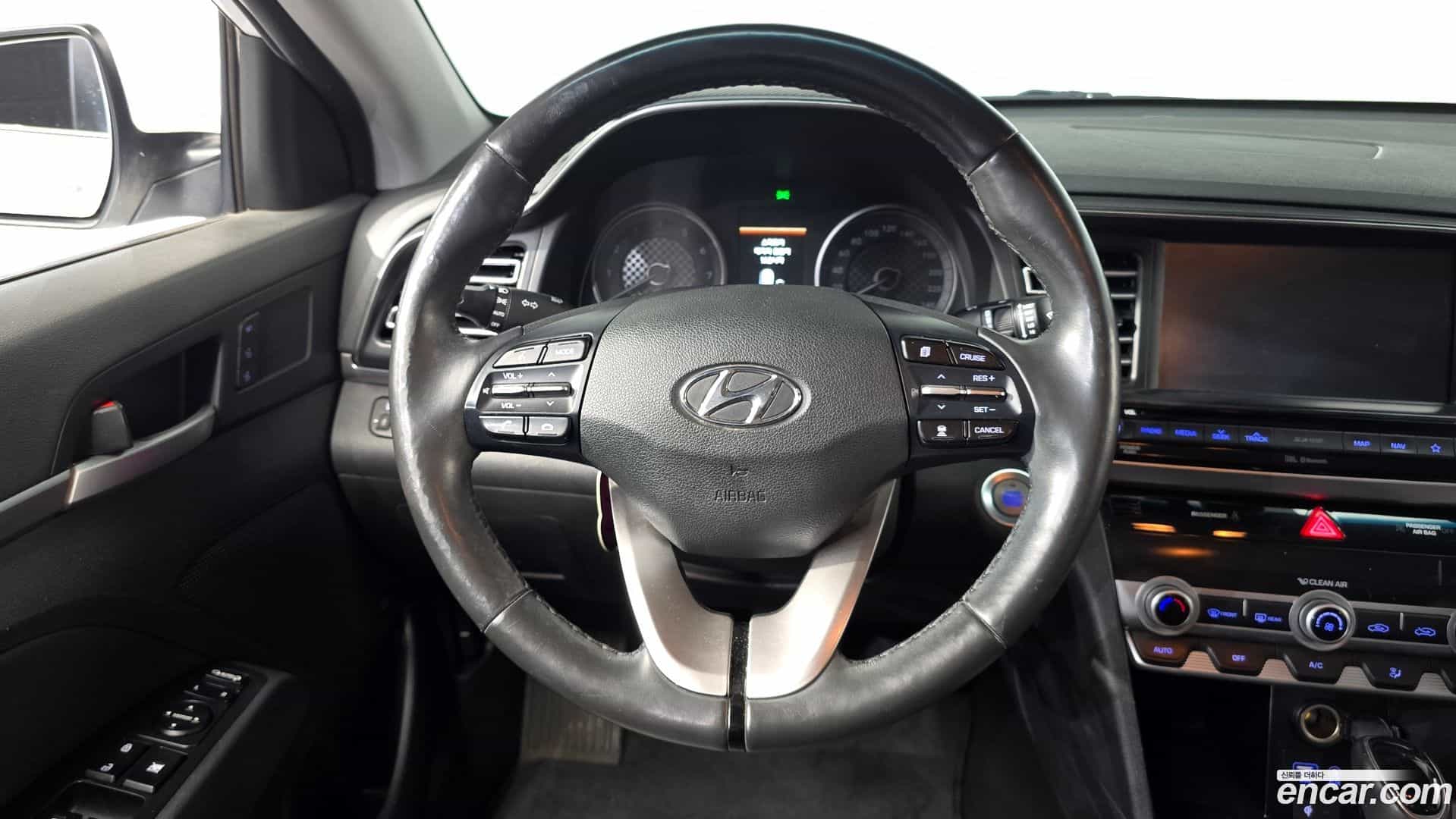 AVANTE Hyundai 2019.0-OPTION-017