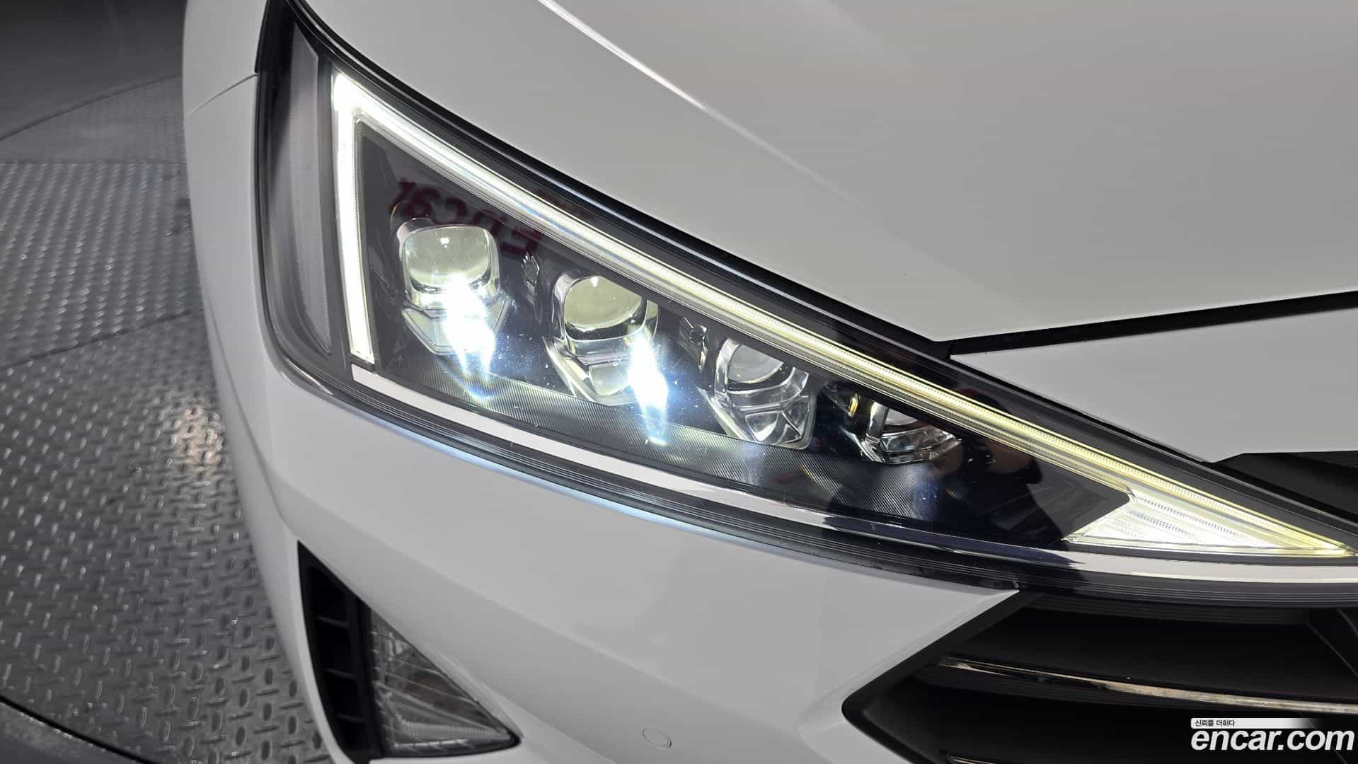 AVANTE Hyundai 2019.0-OUTER-032