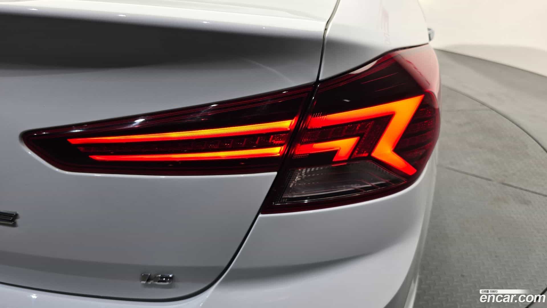 AVANTE Hyundai 2019.0-OUTER-033