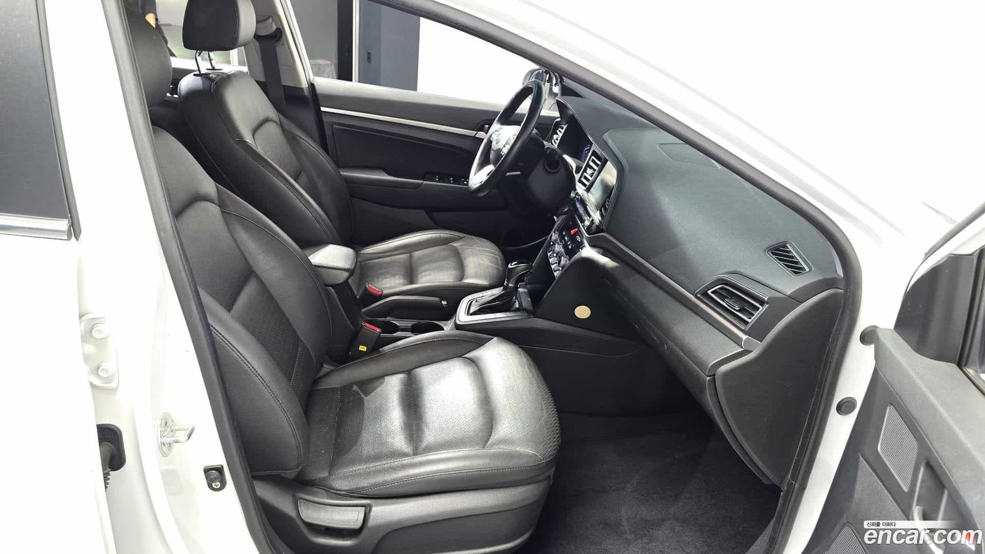 AVANTE Hyundai 2019.0-INNER-036