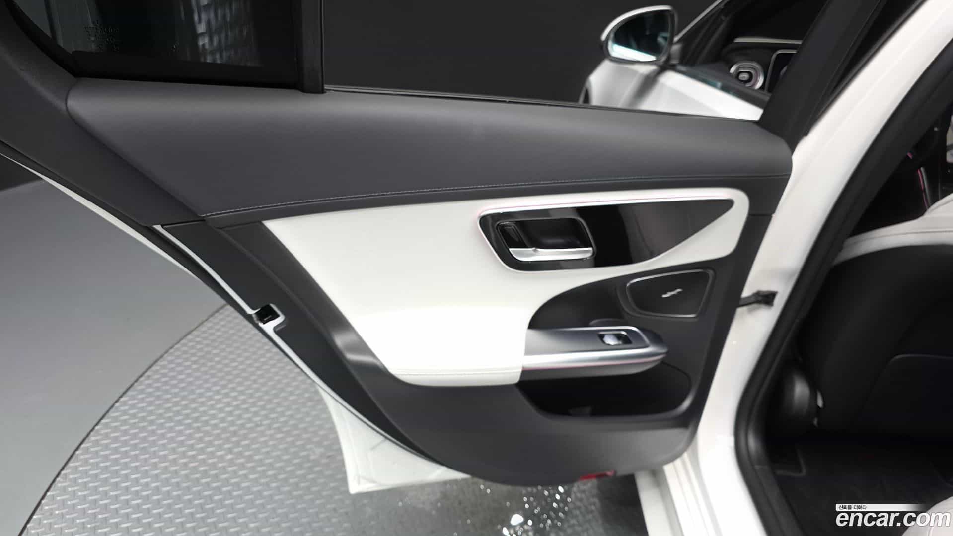 C-Class Mercedes-Benz 2023.1-INNER-035