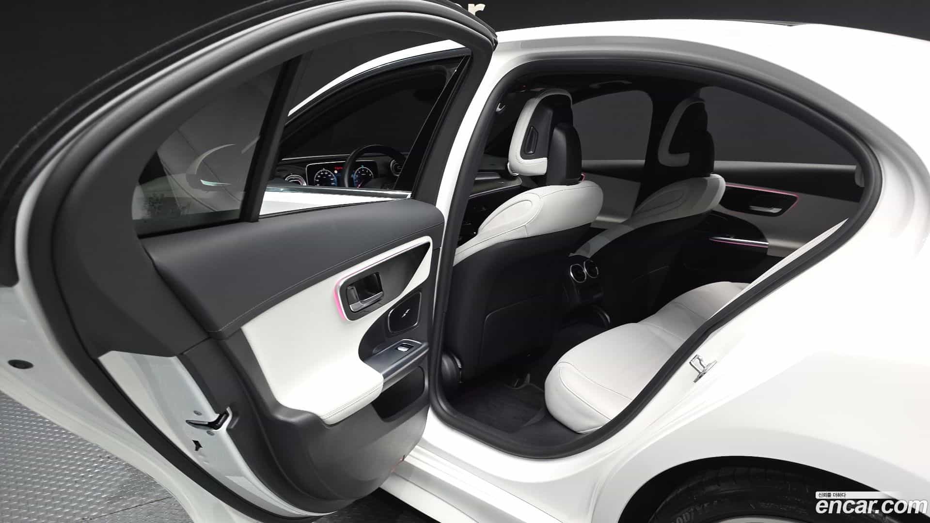 C-Class Mercedes-Benz 2023.1-INNER-036