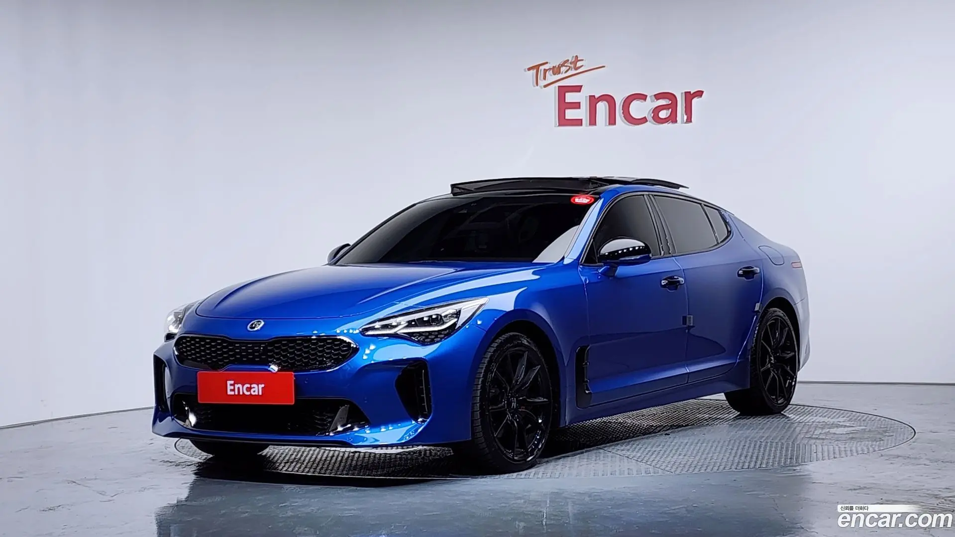 Main__Slider__Photo:Stinger Kia 2019.3-0