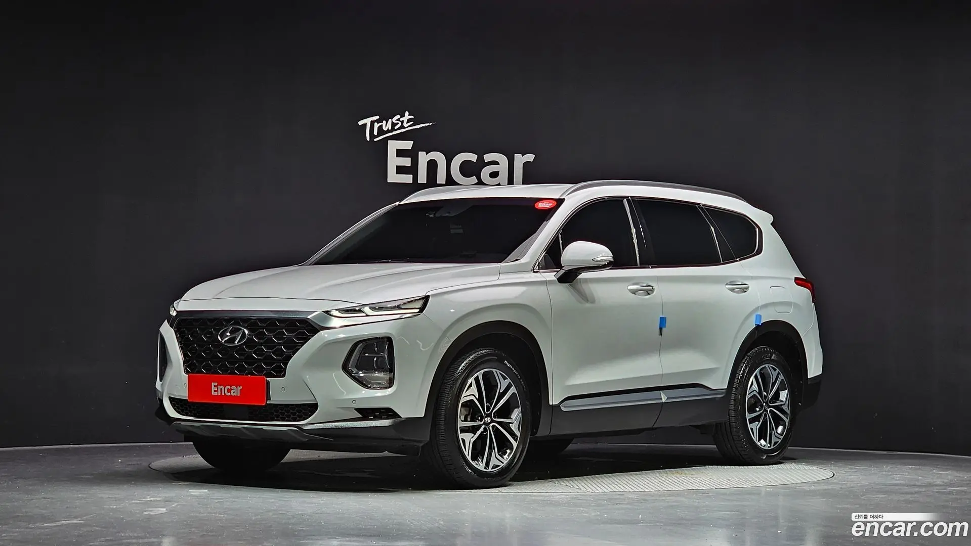 Main__Slider__Photo:Santafe Hyundai 2019.6-0