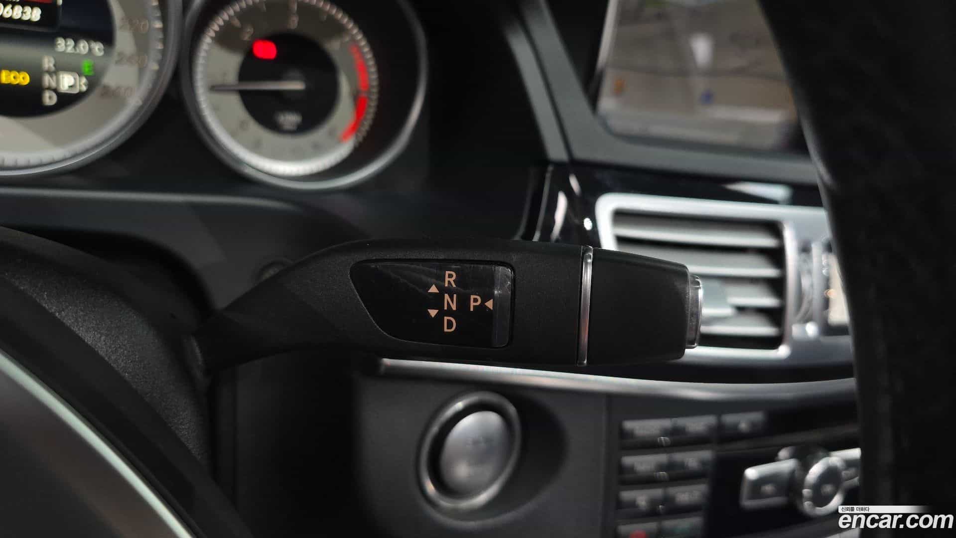 E-Class Mercedes-Benz 2014.10-INNER-009