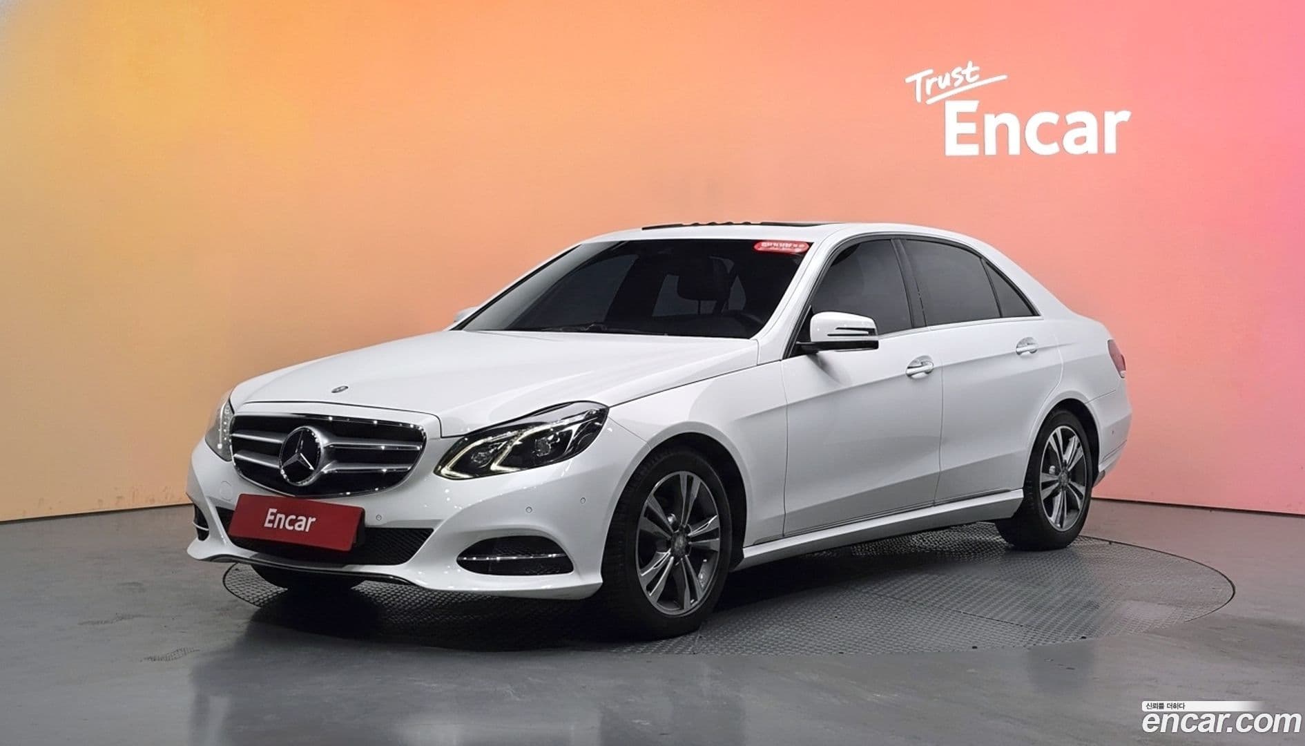 Main__Slider__Photo:E-Class Mercedes-Benz 2014.10-0