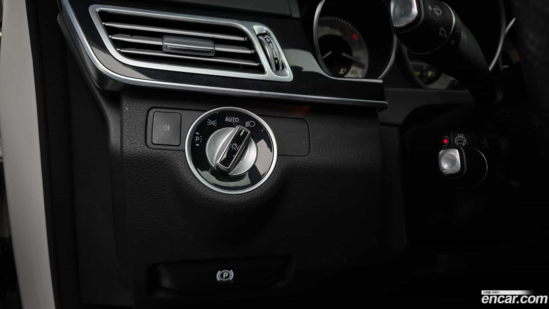E-Class Mercedes-Benz 2014.10-OPTION-040