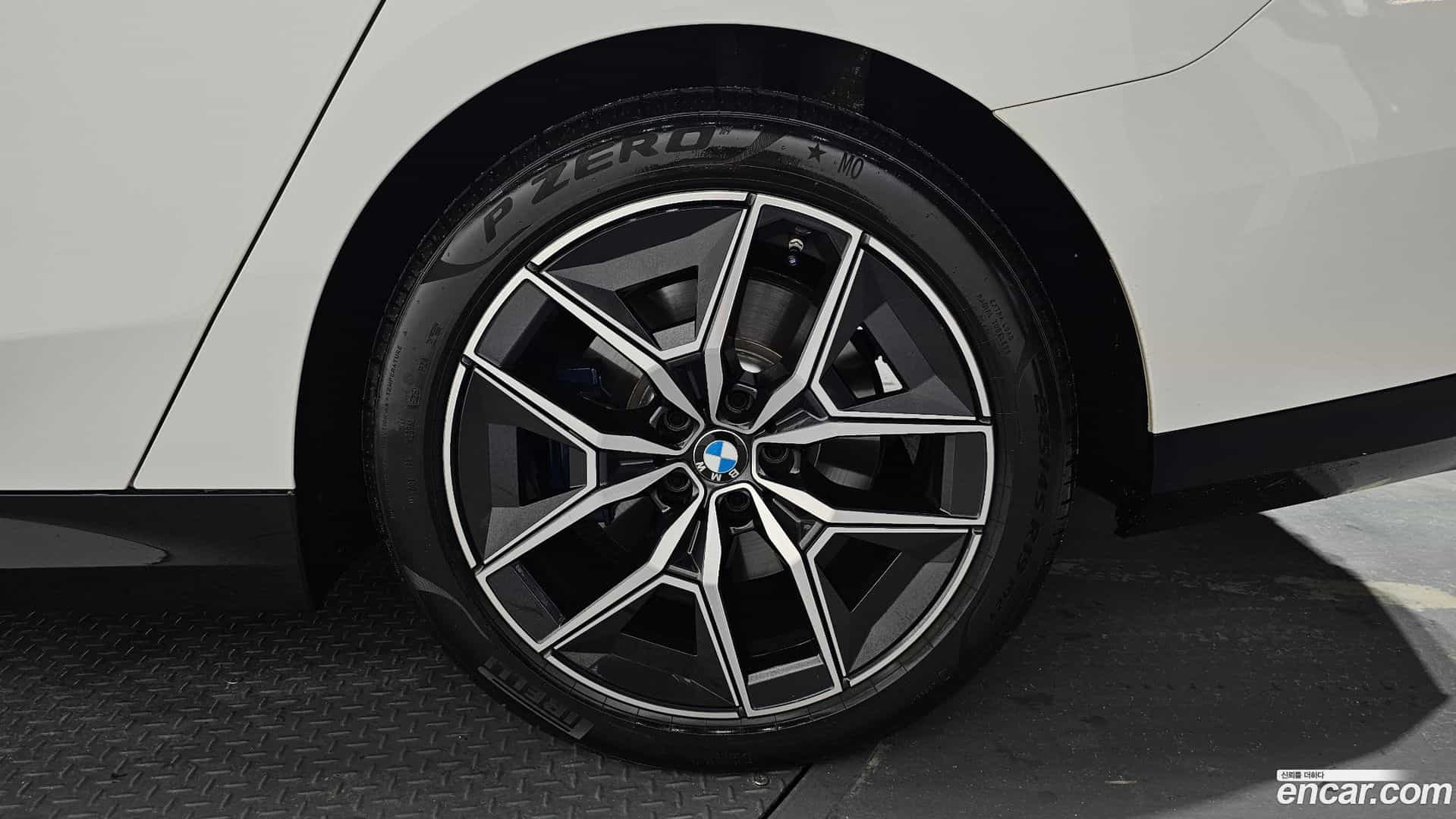 5-Series BMW 2025.7-OUTER-031