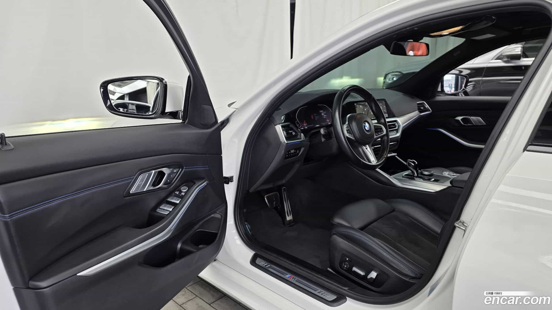 3-Series BMW 2022.2-INNER-010