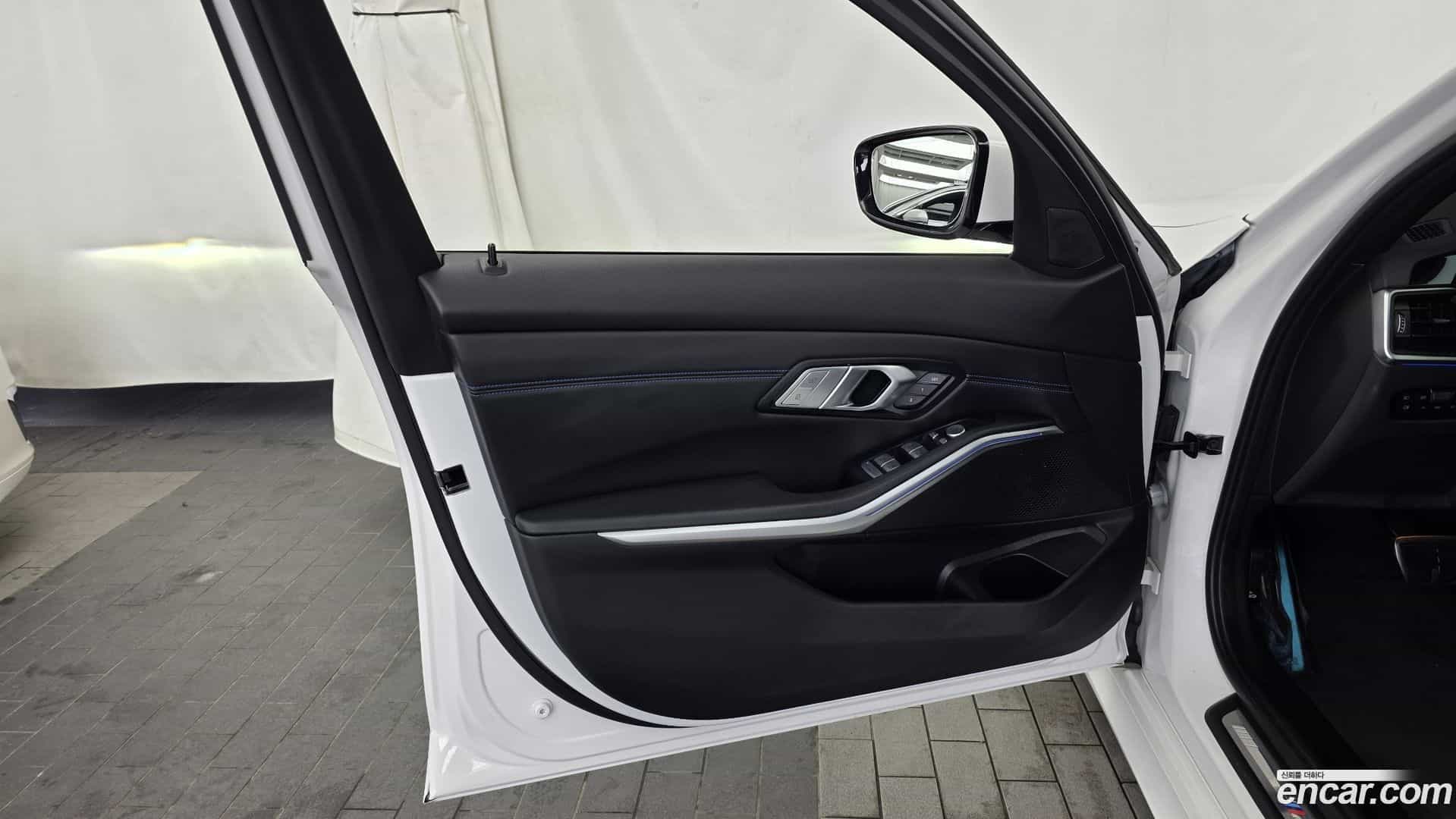 3-Series BMW 2022.2-INNER-034