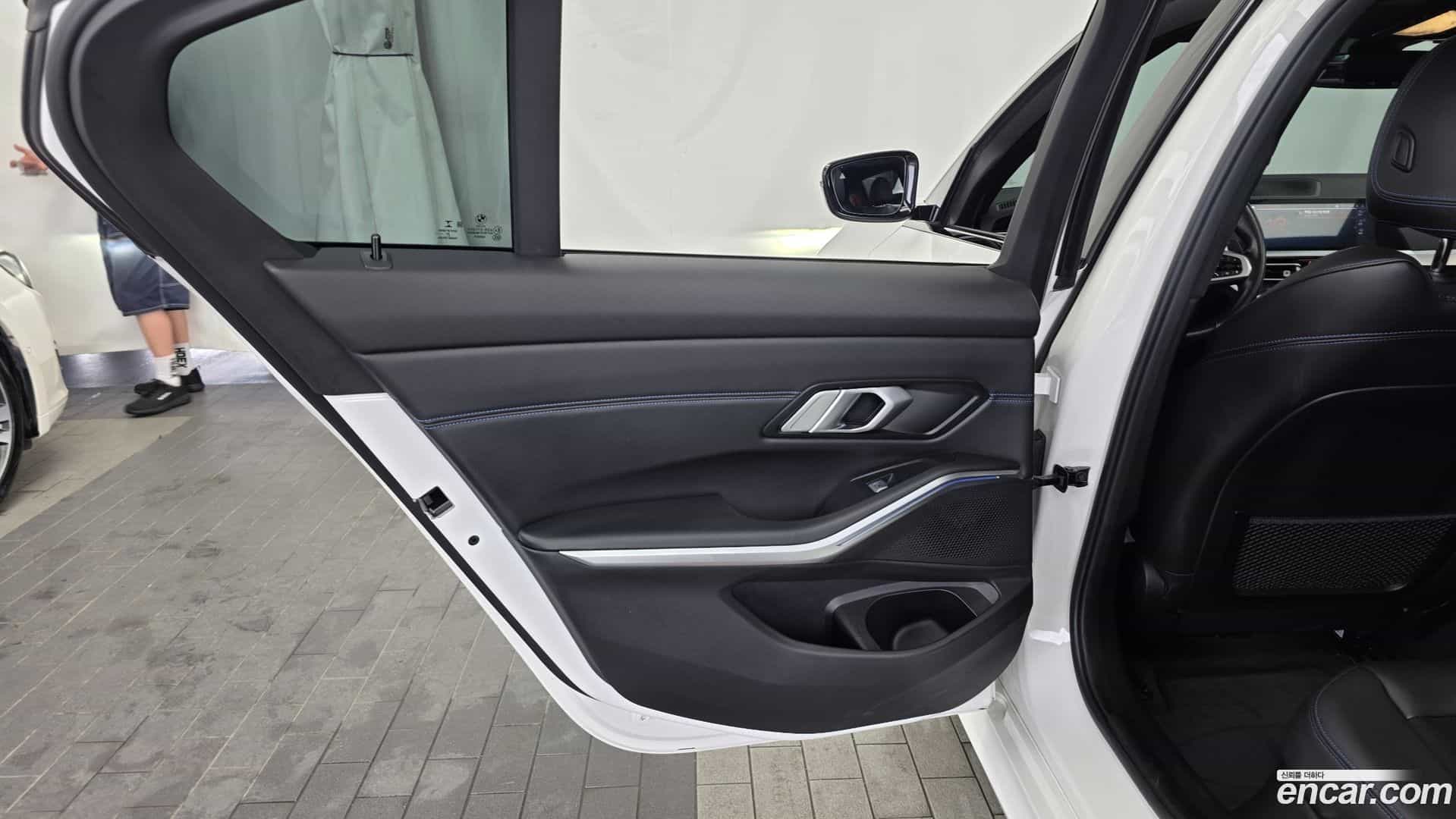 3-Series BMW 2022.2-INNER-035