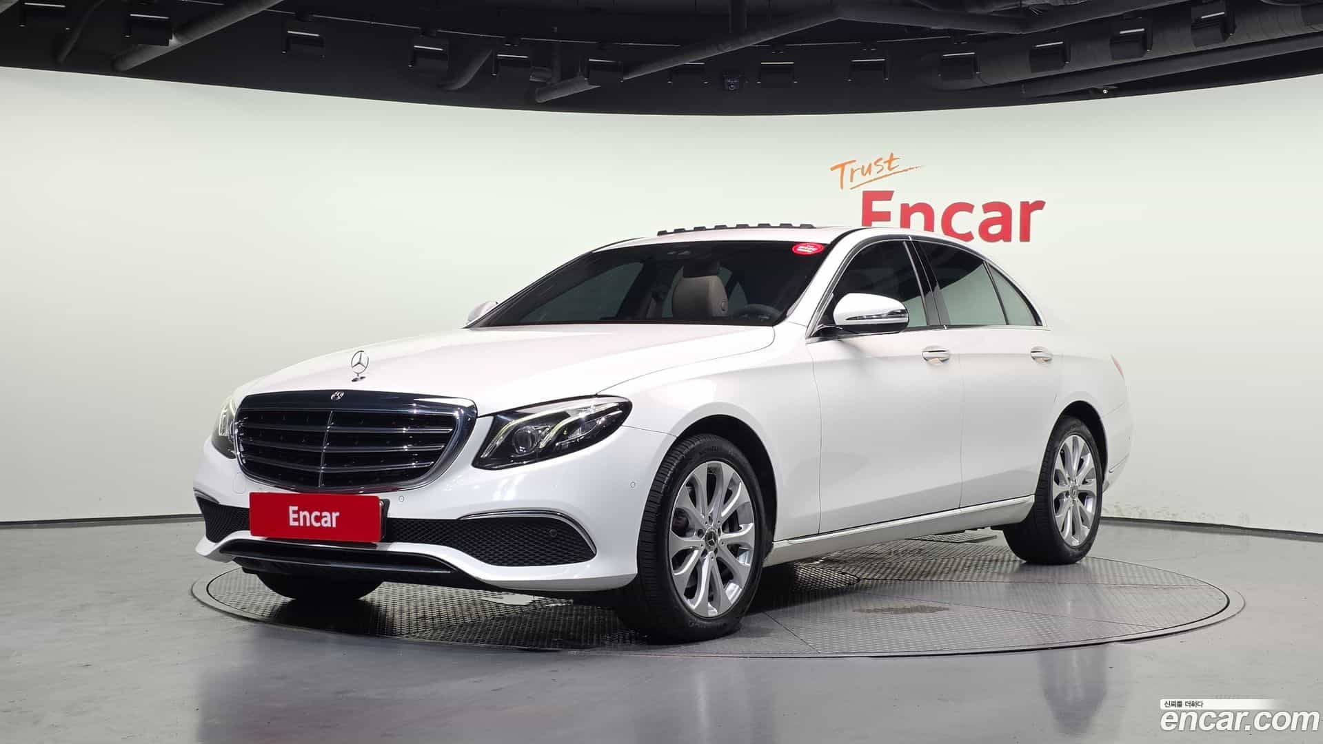E-Class Mercedes-Benz 2019.6-OUTER-001