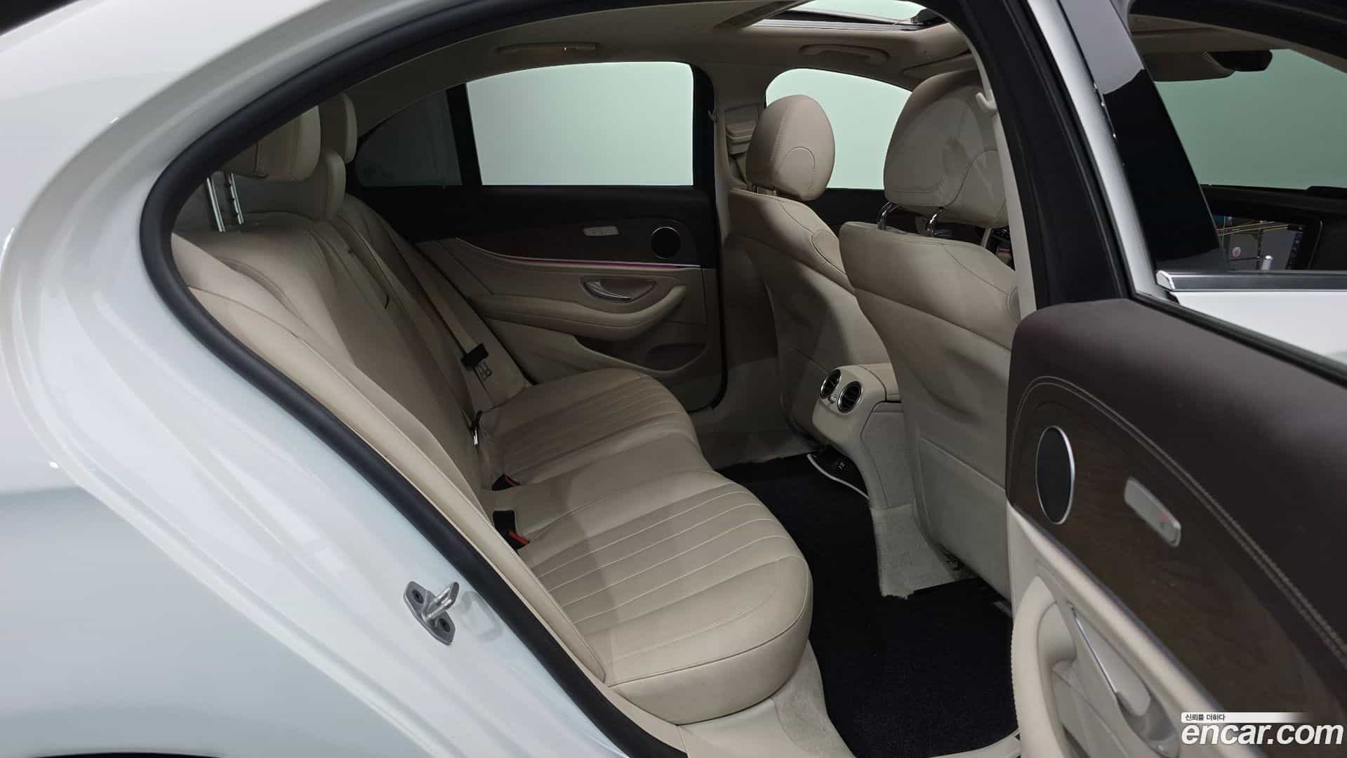 E-Class Mercedes-Benz 2019.6-OPTION-015