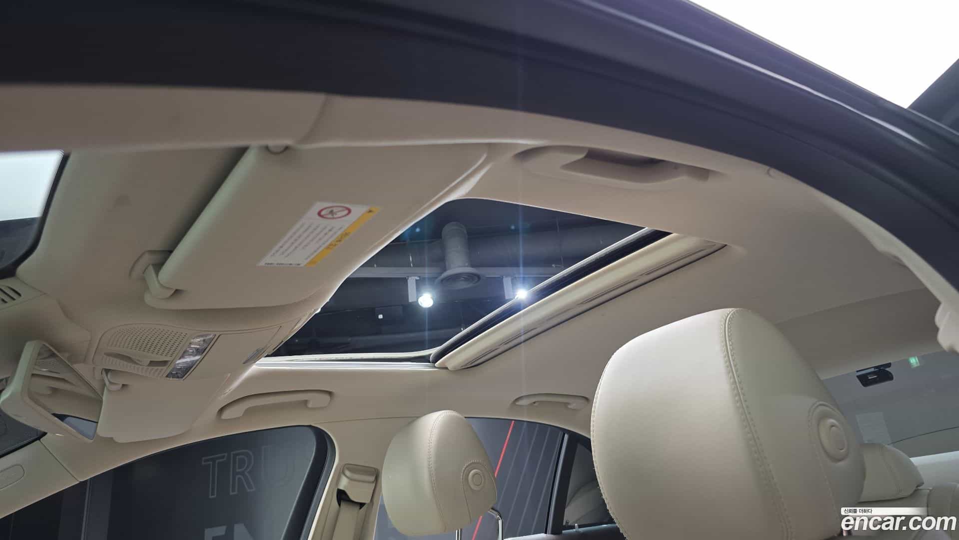 E-Class Mercedes-Benz 2019.6-OPTION-019