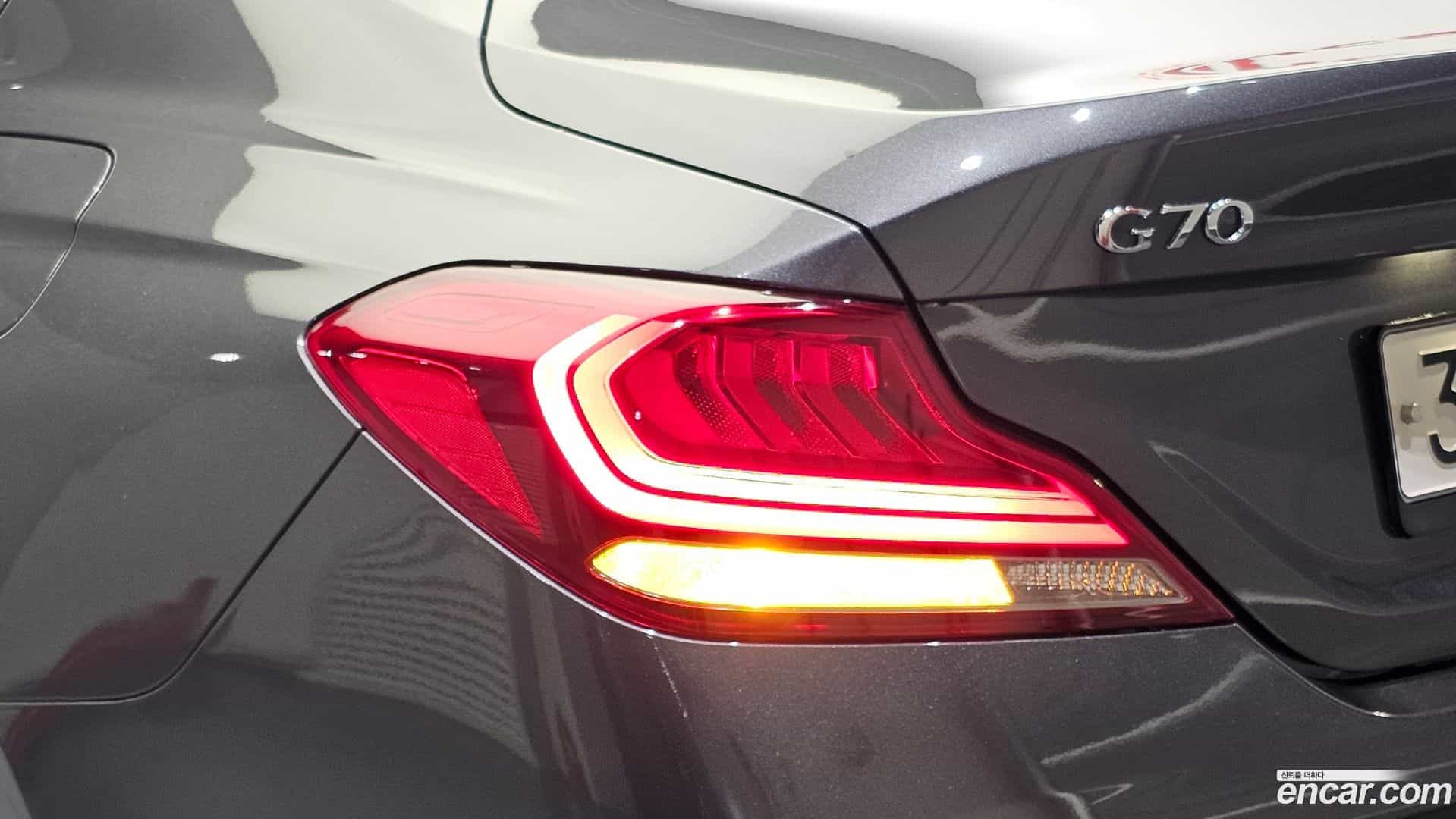 G70 Genesis 2020.0-OUTER-033