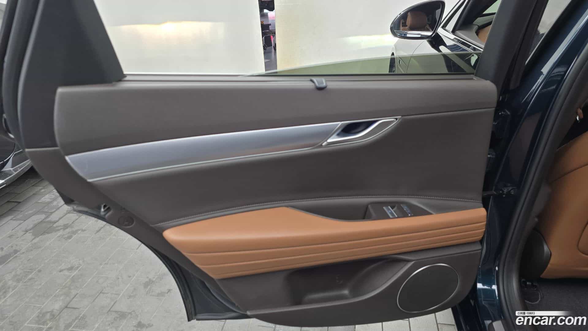 G80 Genesis 2022.0-INNER-035