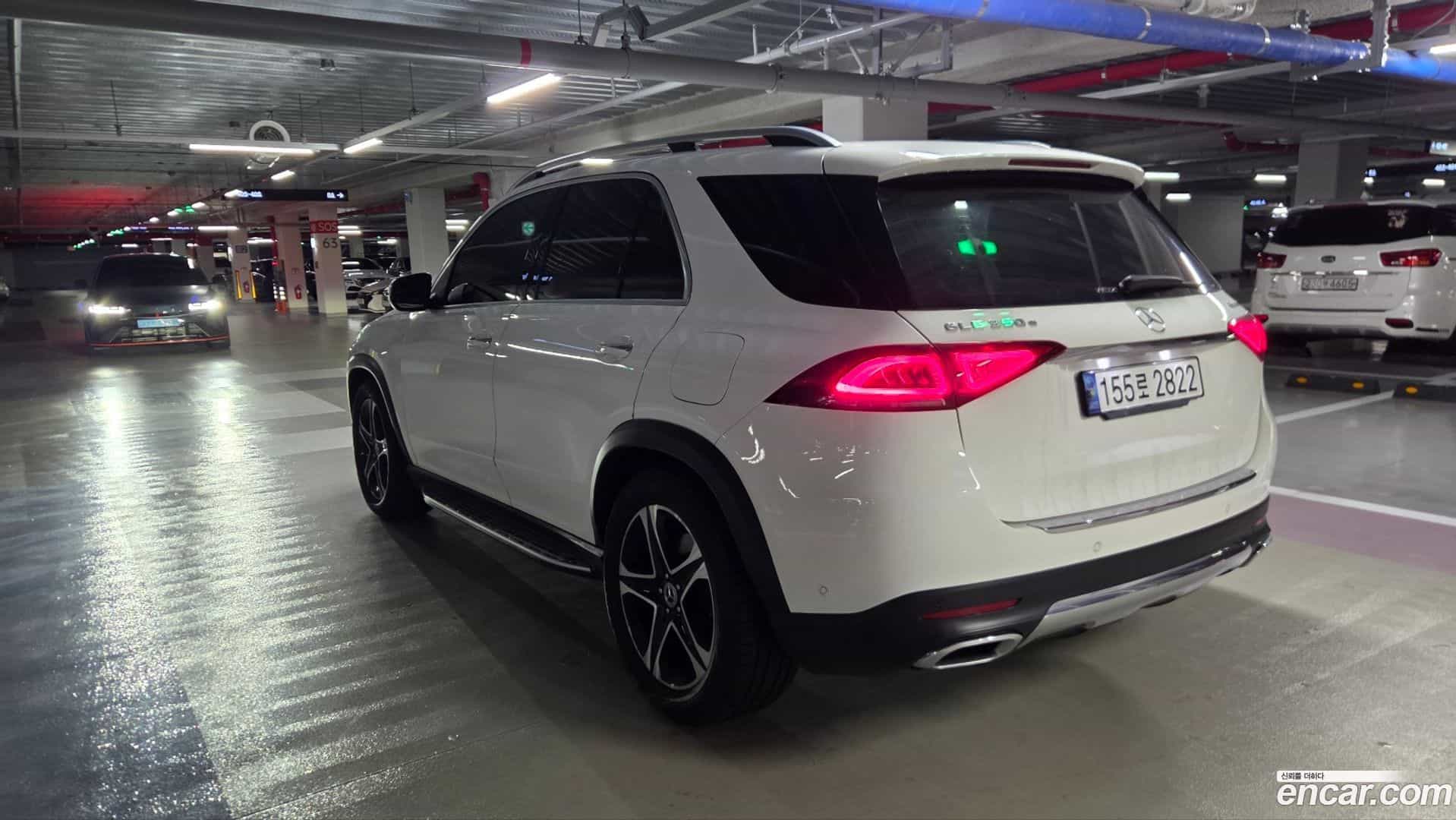 GLE-Class Mercedes-Benz 2022.6-INNER-008