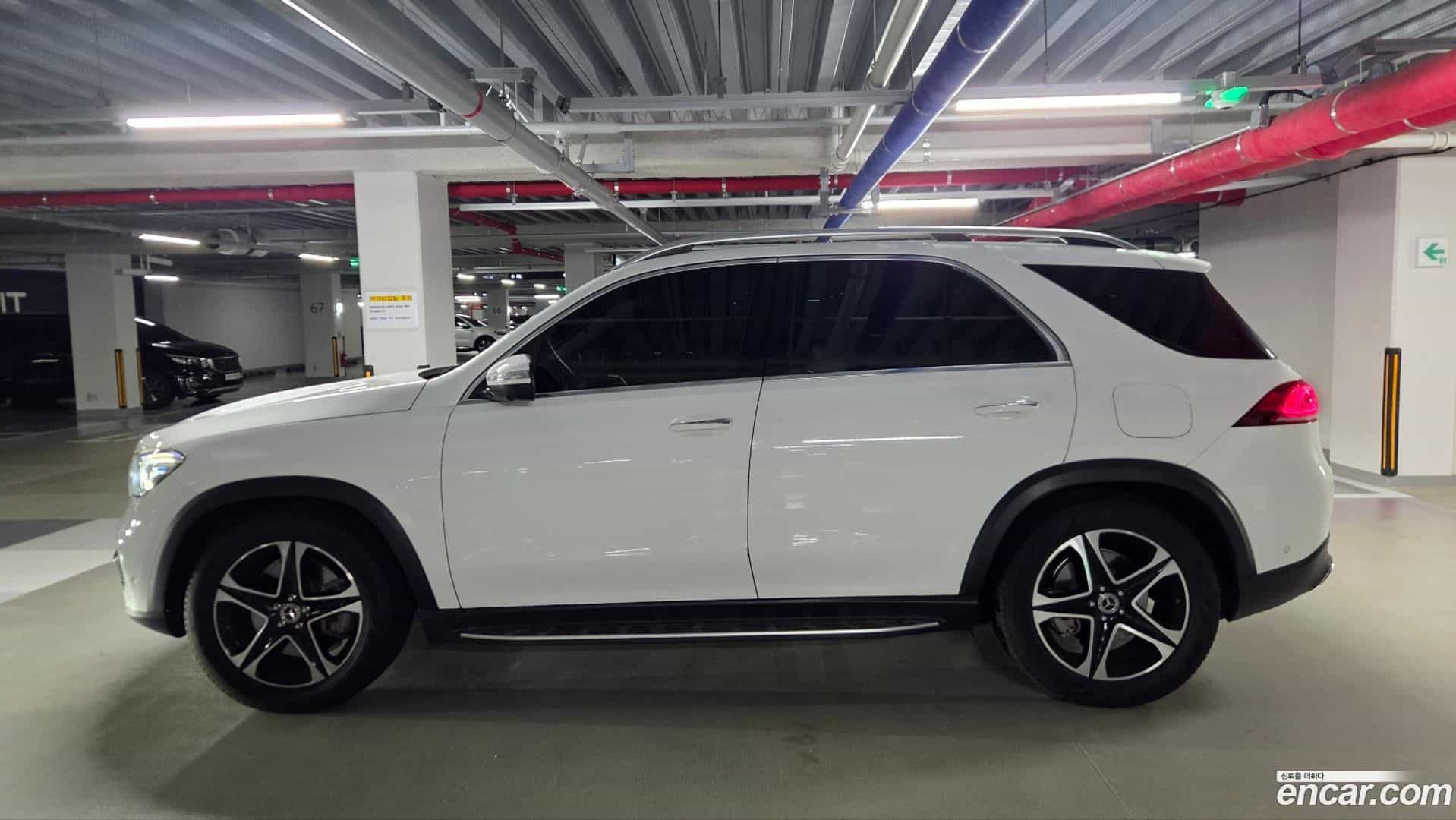 GLE-Class Mercedes-Benz 2022.6-INNER-009