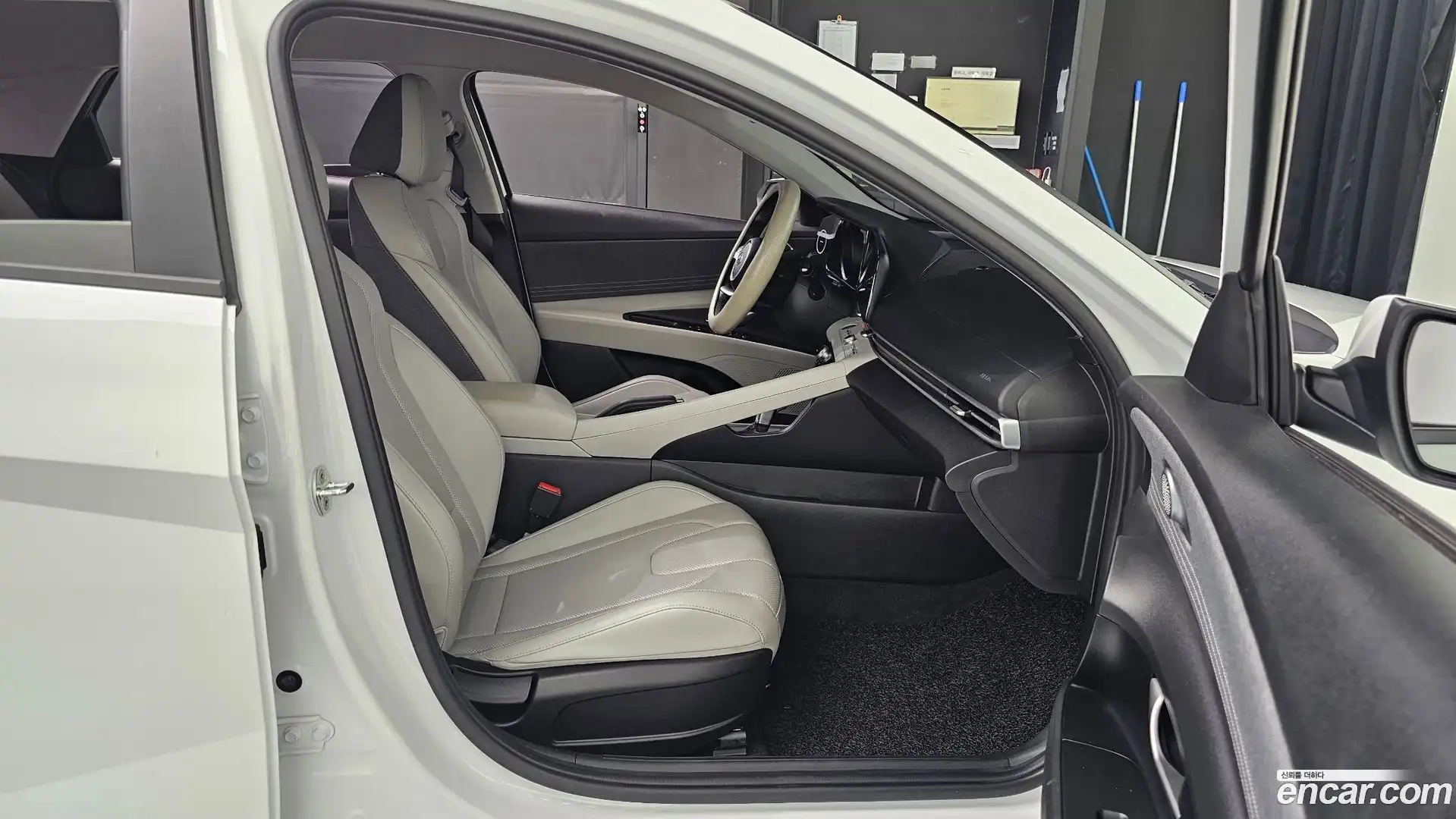 AVANTE Hyundai 2021.4-OPTION-016