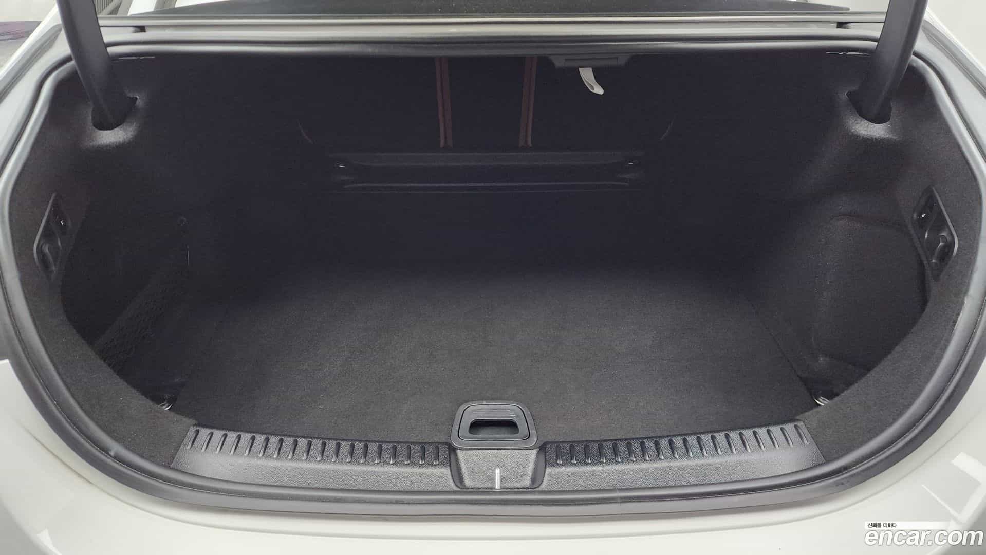 E-Class Mercedes-Benz 2024.4-OPTION-024