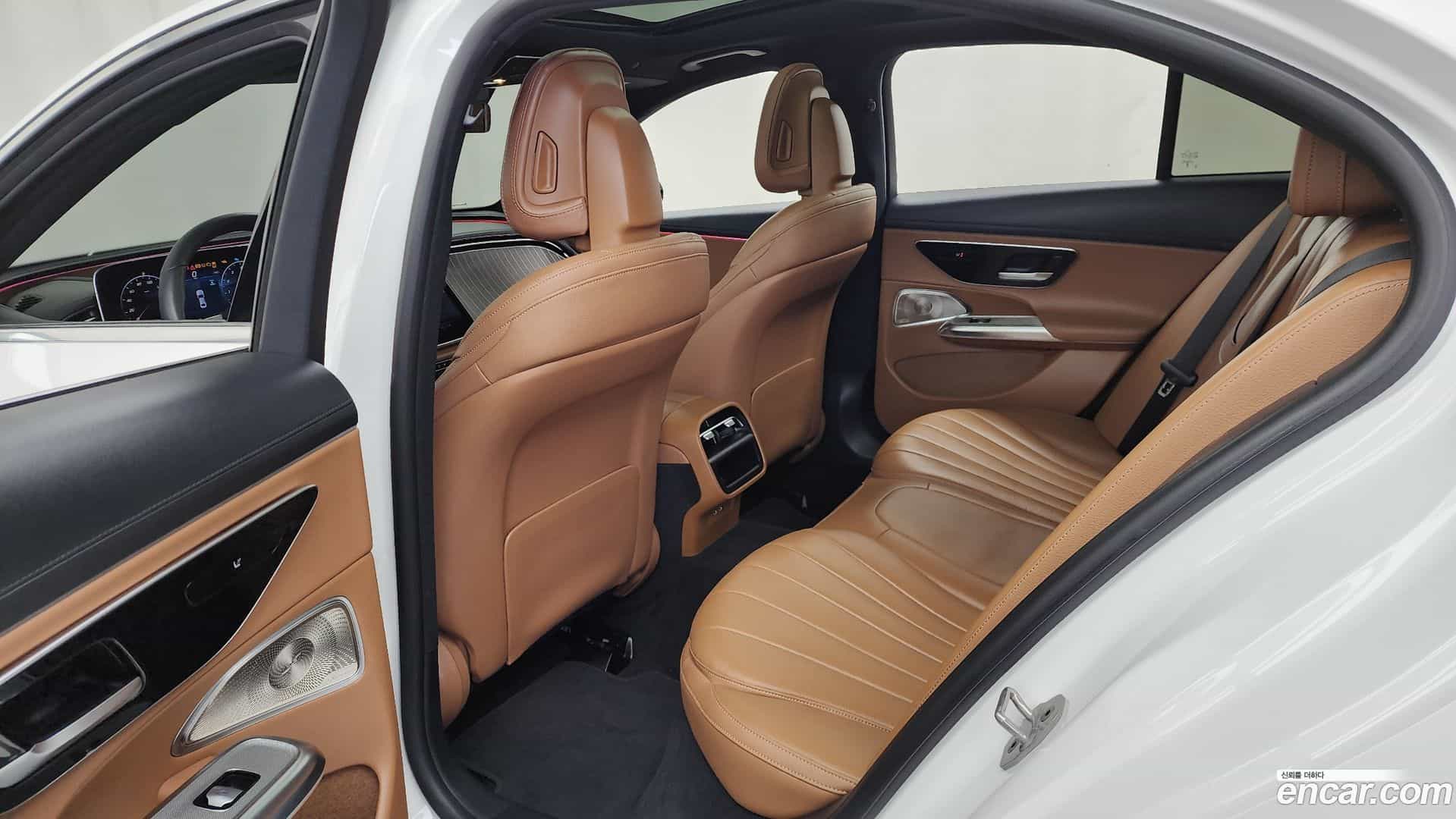 E-Class Mercedes-Benz 2024.4-INNER-036
