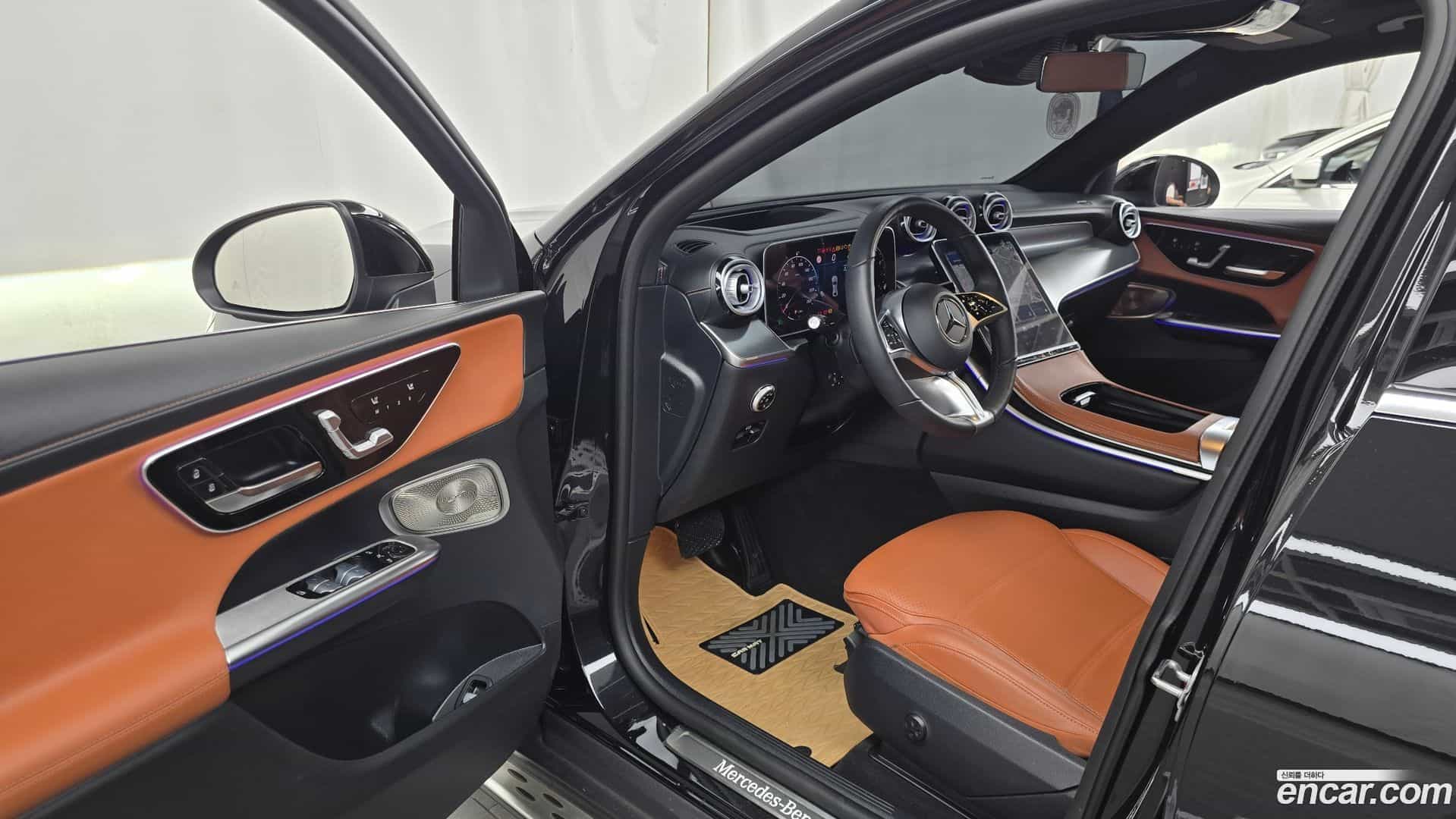 GLC-Class Mercedes-Benz 2025.0-INNER-010