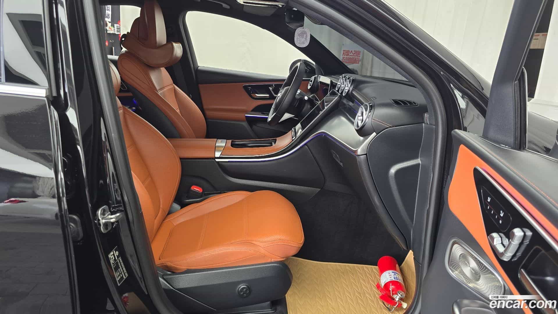 GLC-Class Mercedes-Benz 2025.0-INNER-036